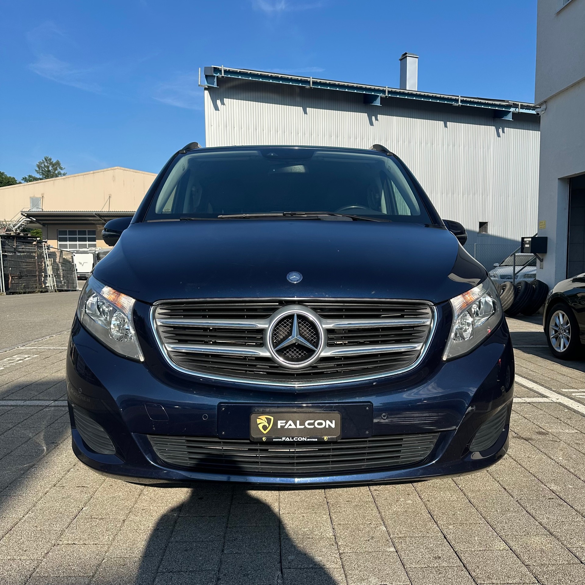 MERCEDES-BENZ V 220 d lang 7G-Tronic-showroom-element-1