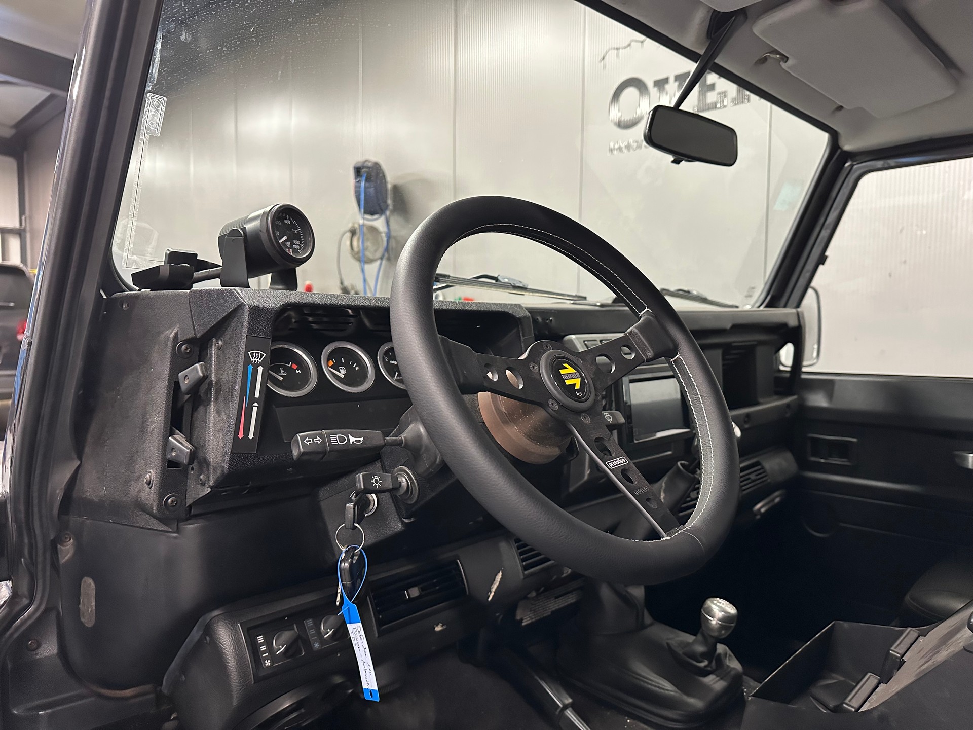 LAND ROVER Defender 110 2.5Td5 Silver-image-9