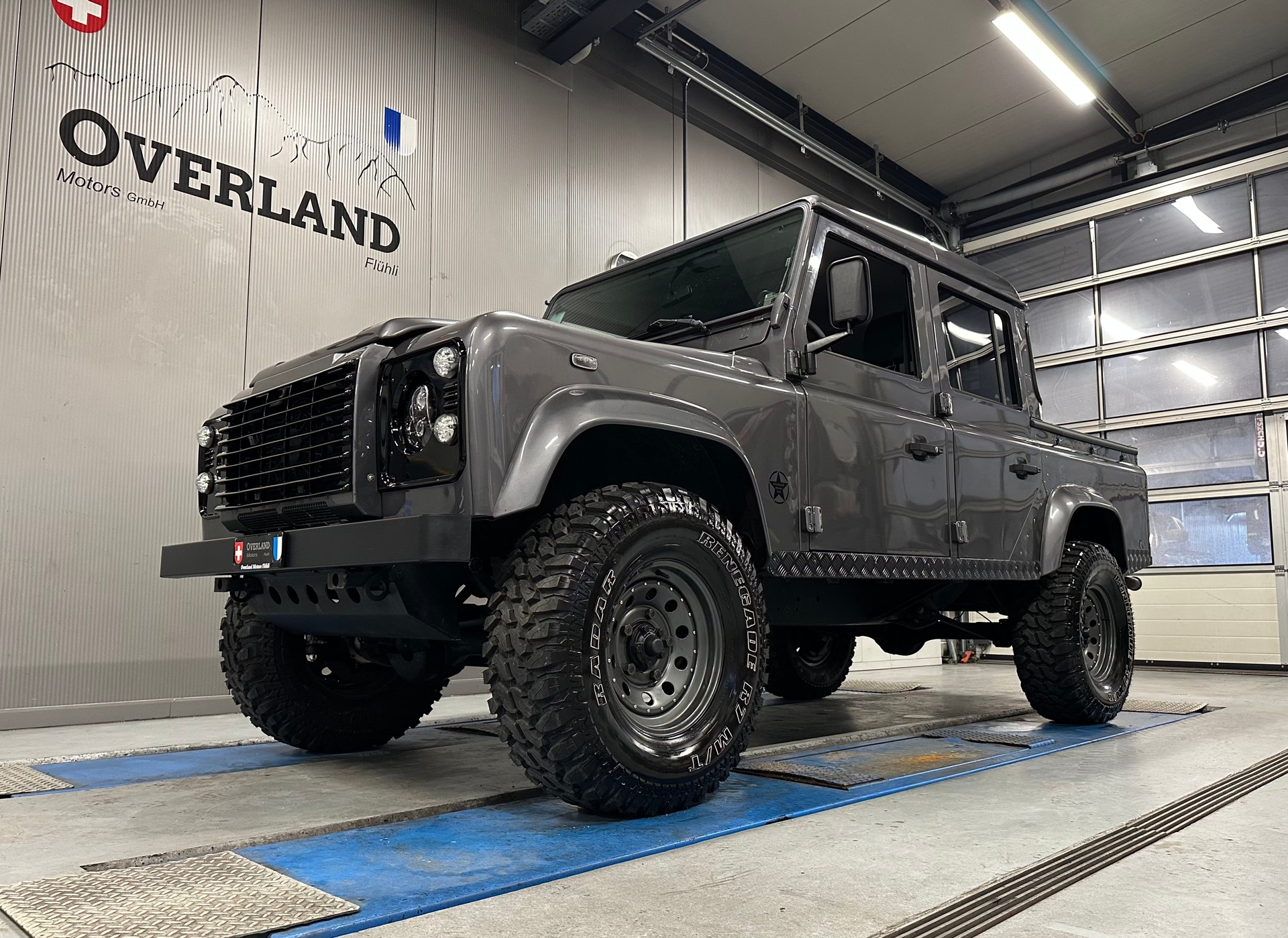 LAND ROVER Defender 110 2.5Td5 Silver-image-10