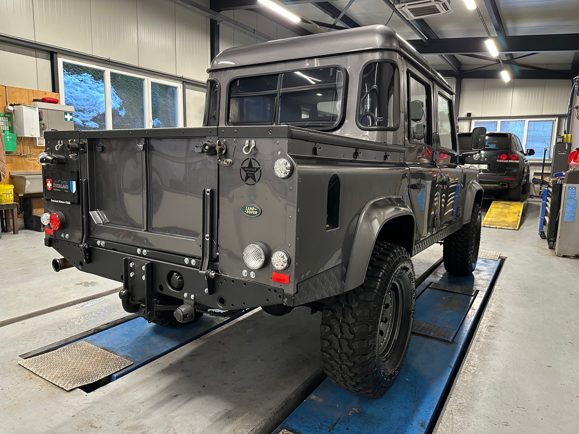 LAND ROVER Defender 110 2.5Td5 Silver-image-6