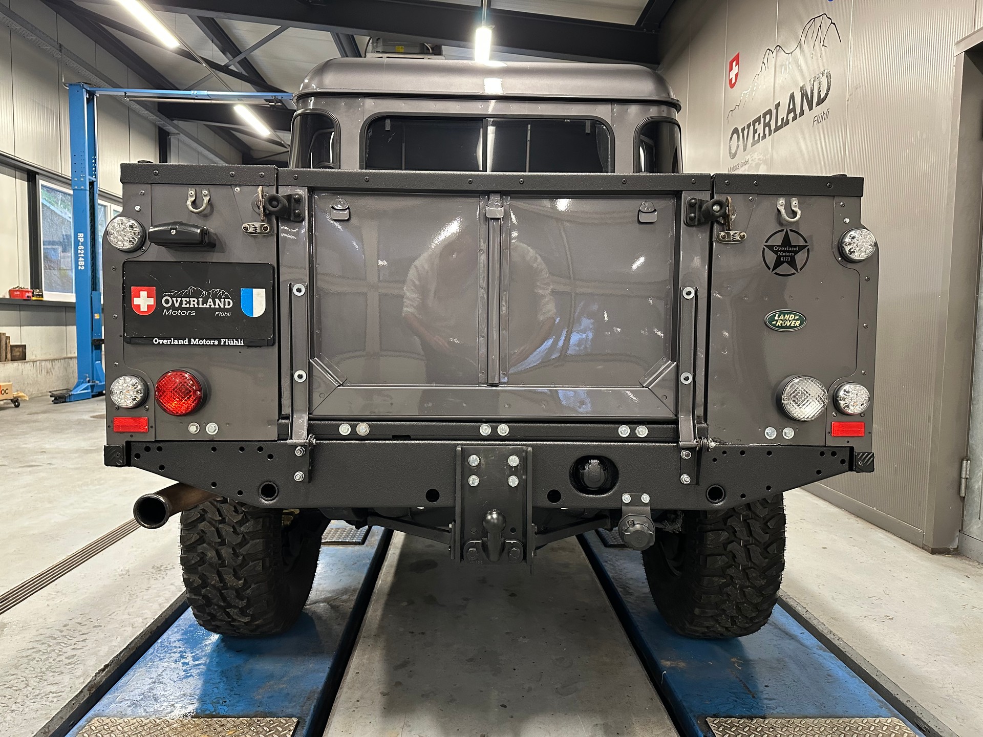 LAND ROVER Defender 110 2.5Td5 Silver-image-4