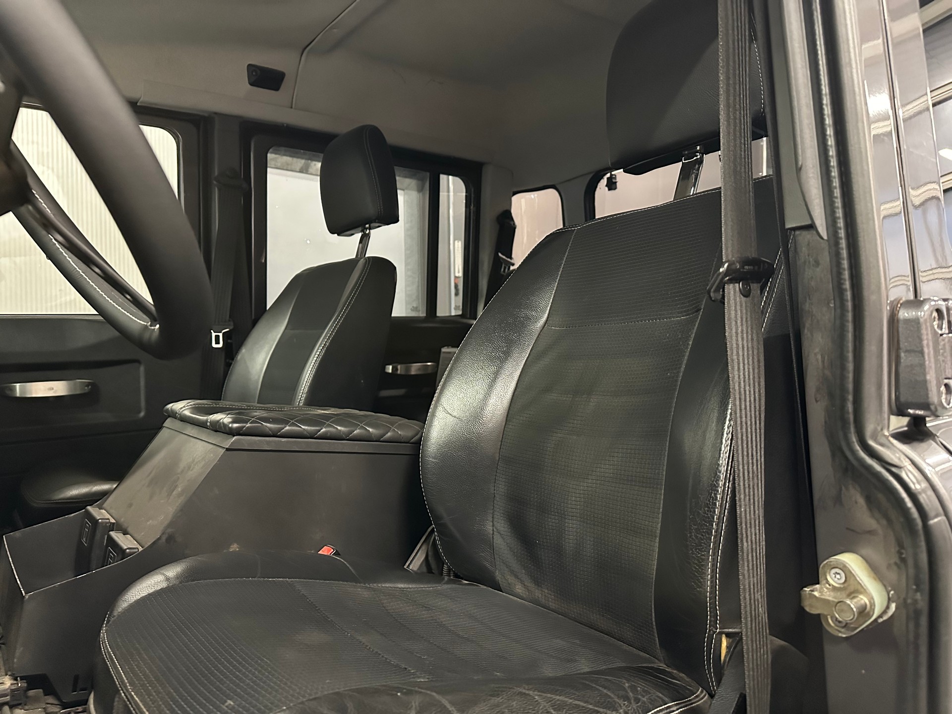 LAND ROVER Defender 110 2.5Td5 Silver-image-8