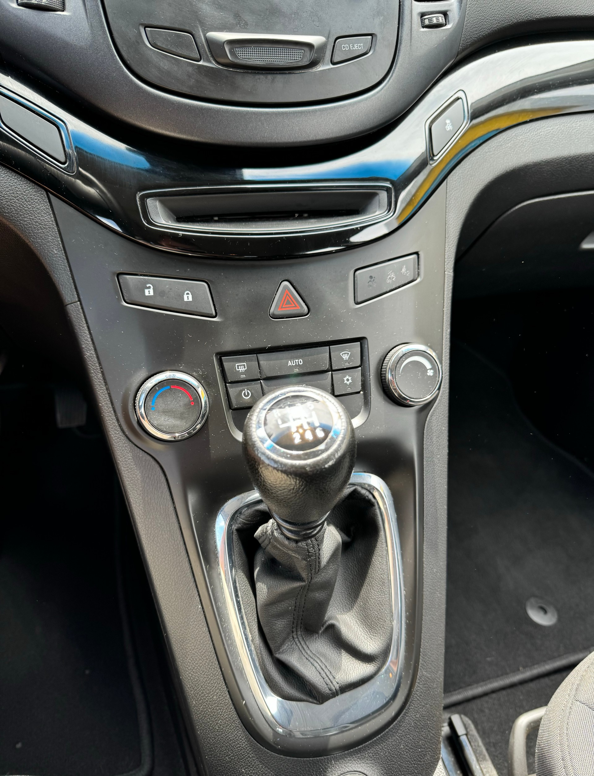 CHEVROLET Orlando 2.0 VCDi LS-image-11