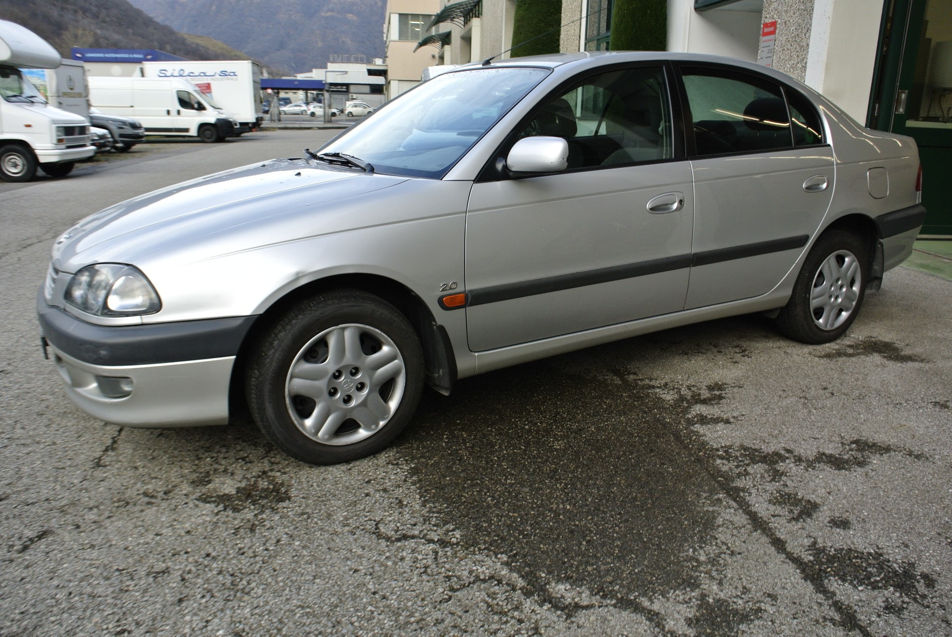 TOYOTA Avensis 2.0 Linea Sol-showroom-element-3
