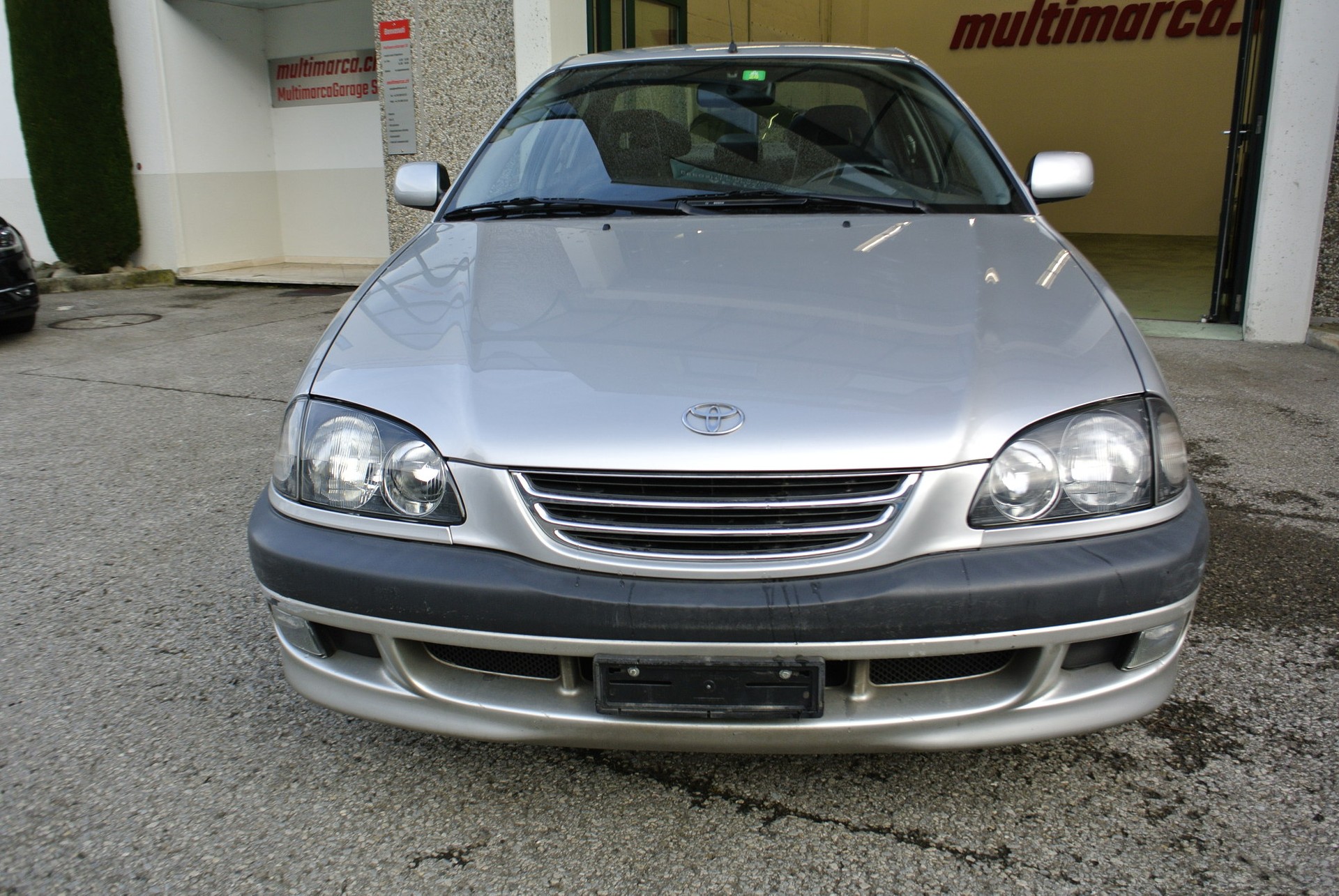 TOYOTA Avensis 2.0 Linea Sol-showroom-element-1