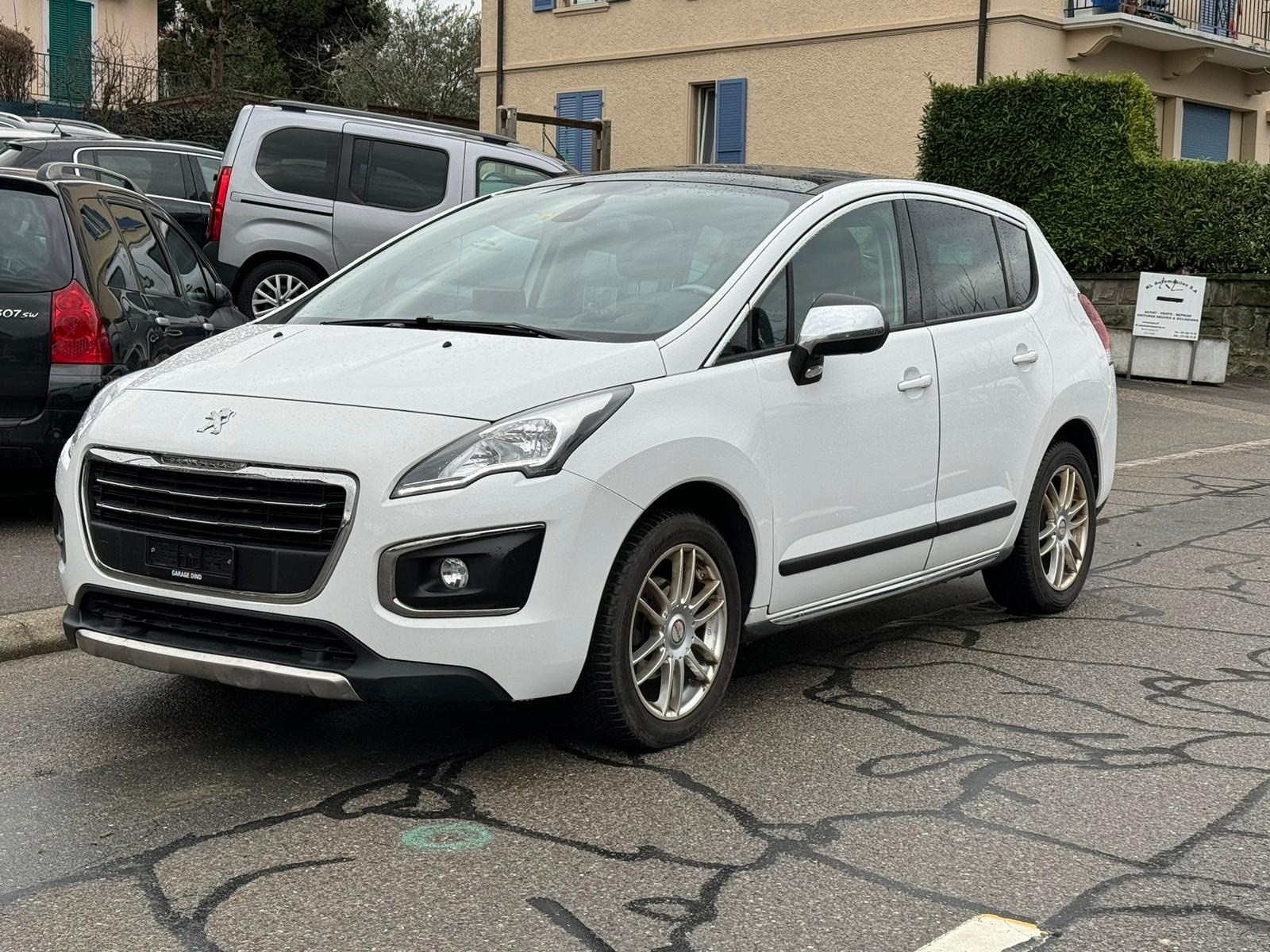 PEUGEOT 3008 1.2 Pure Tech Allure-showroom-element-2