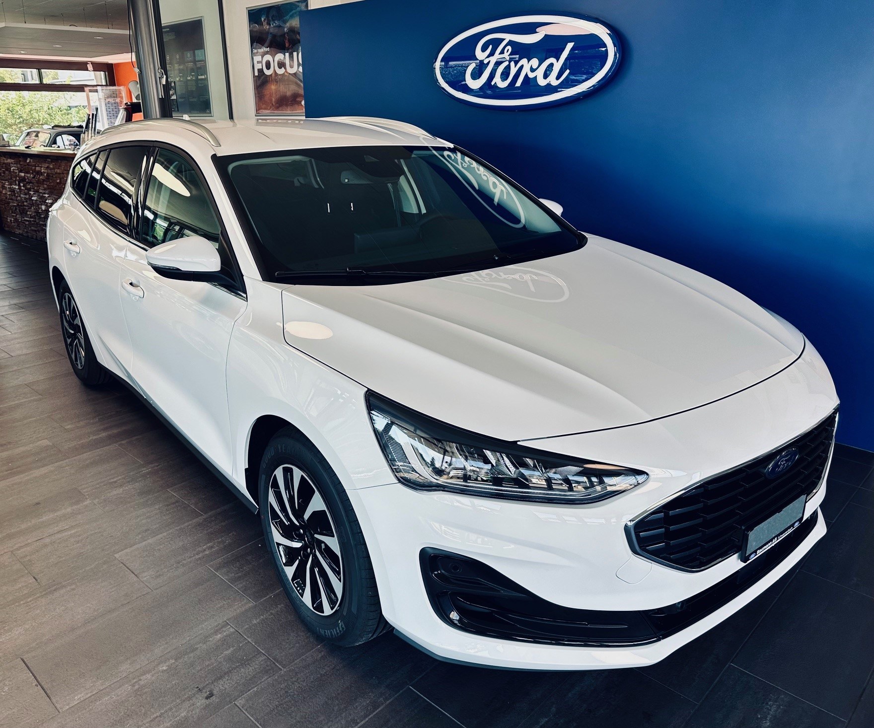 FORD Focus Station Wagon 1.0i EcoB Titanium-image-0