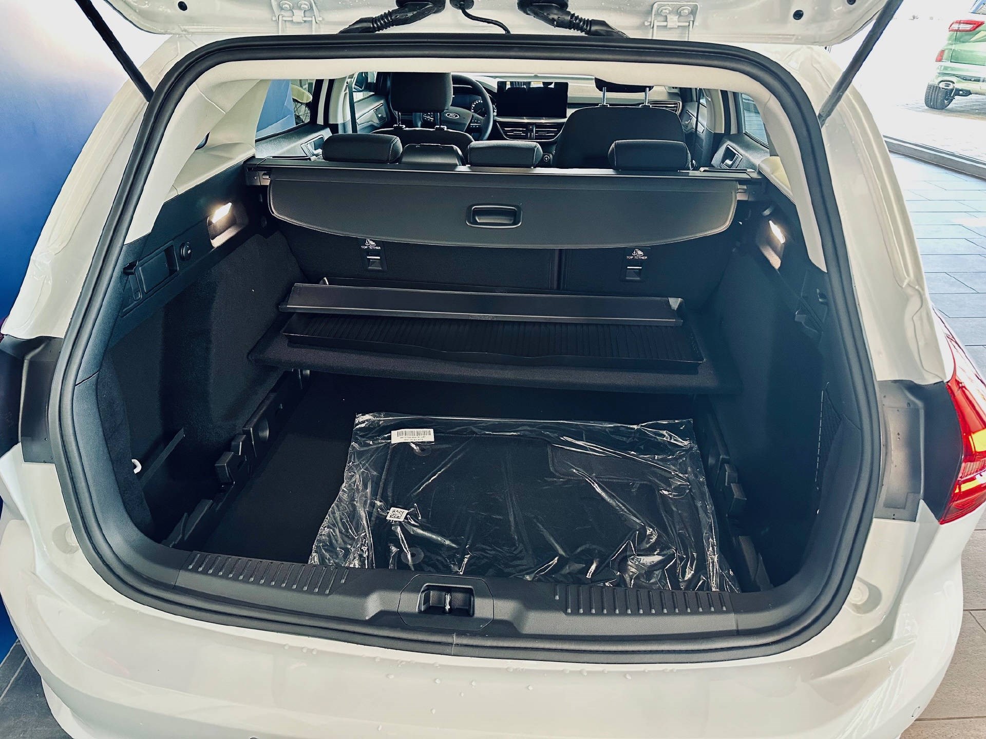 FORD Focus Station Wagon 1.0i EcoB Titanium-showroom-element-2