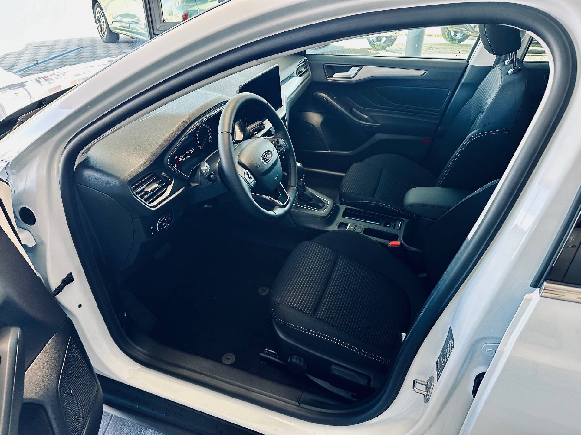 FORD Focus Station Wagon 1.0i EcoB Titanium-showroom-element-3
