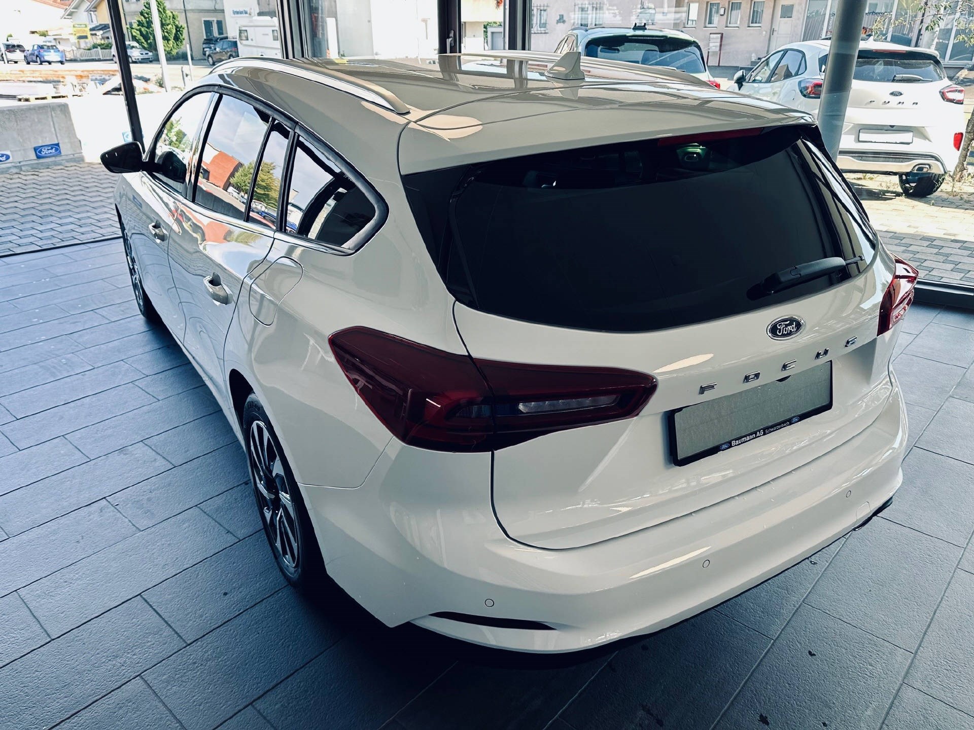 FORD Focus Station Wagon 1.0i EcoB Titanium-image-6