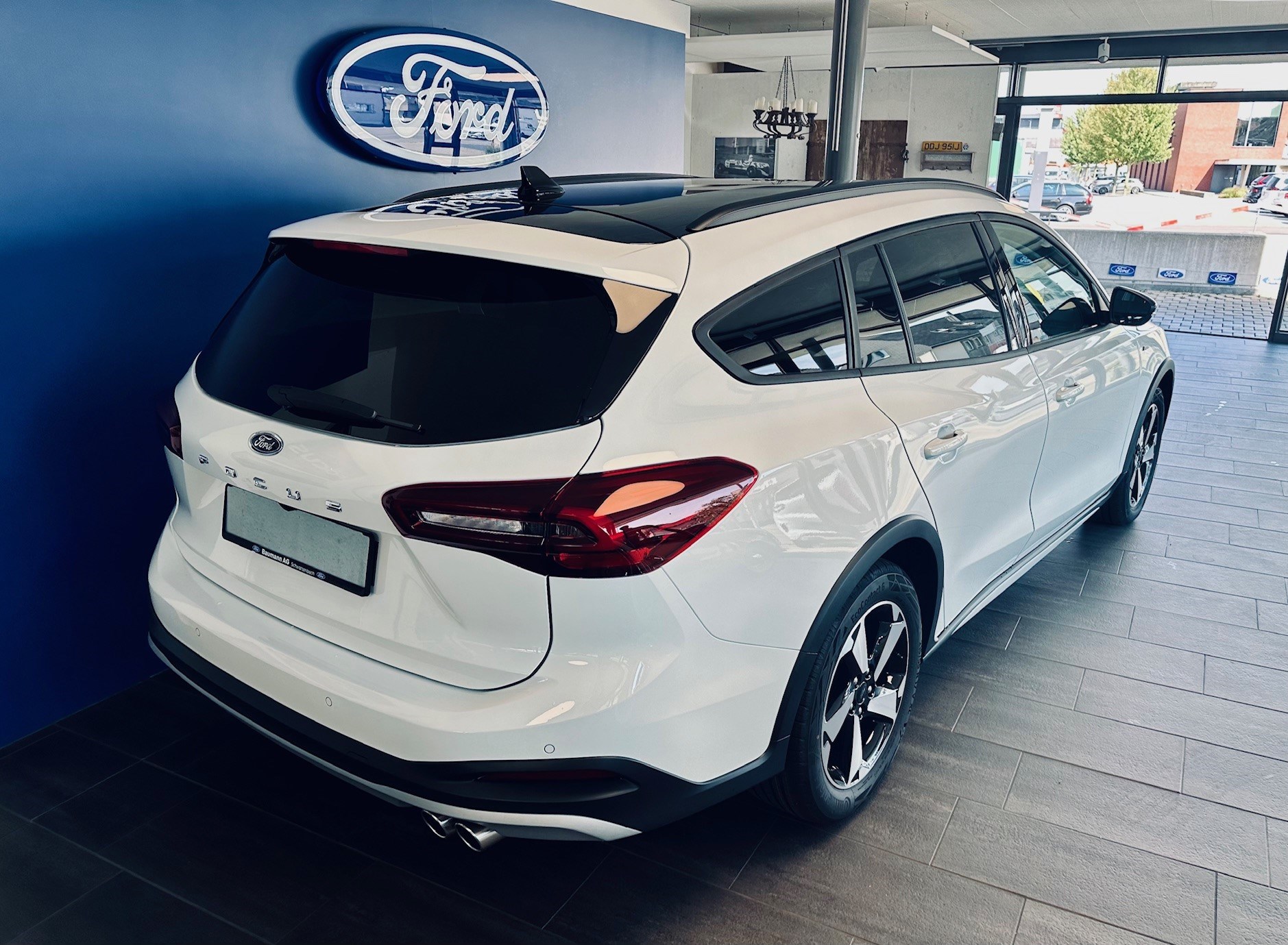 FORD Focus Station Wagon 1.0i EcoB Active-showroom-element-1