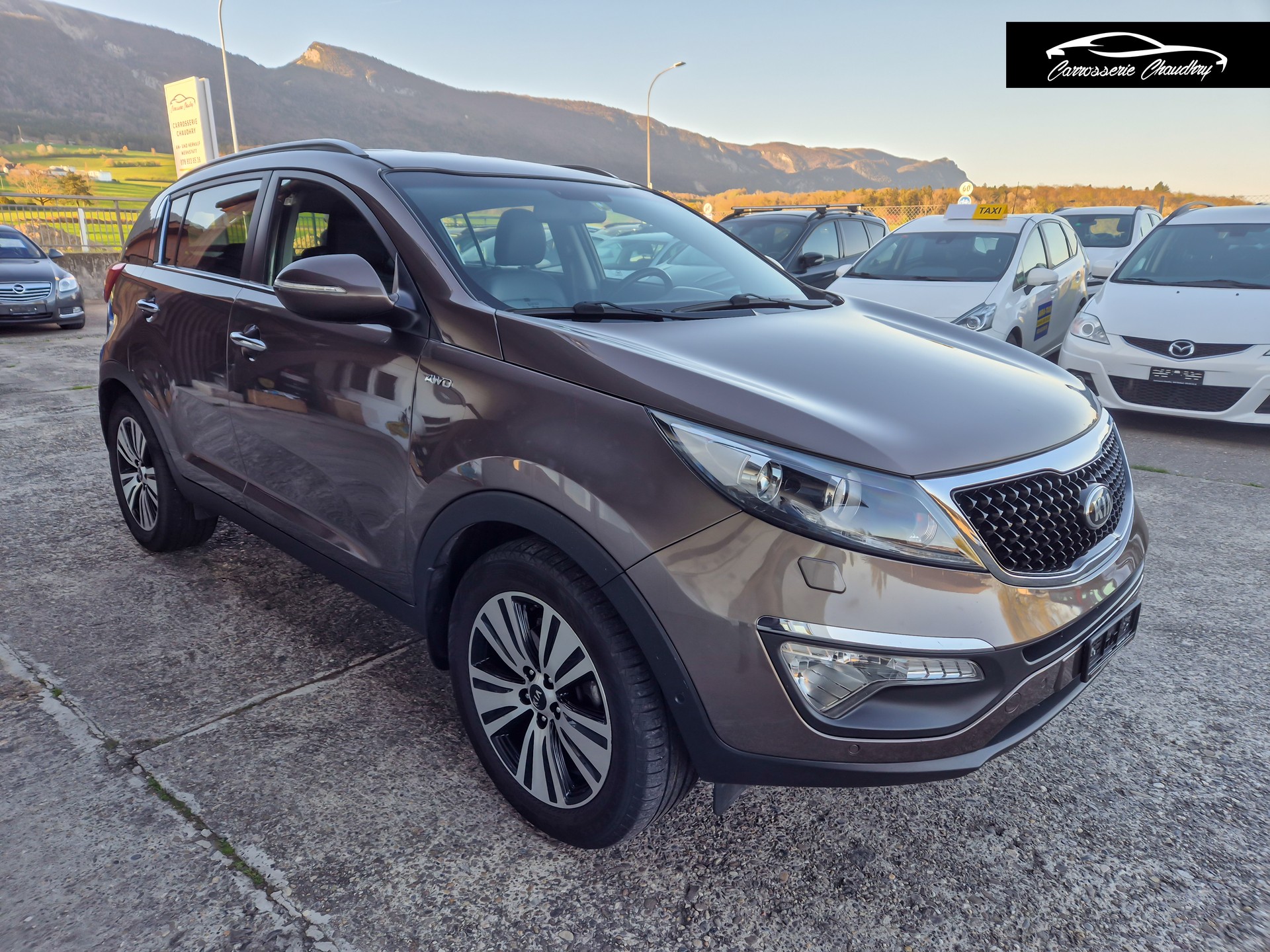 KIA SPORTAGE 2.0 CRDI TREND 4WD AUTOMATIC-showroom-element-2