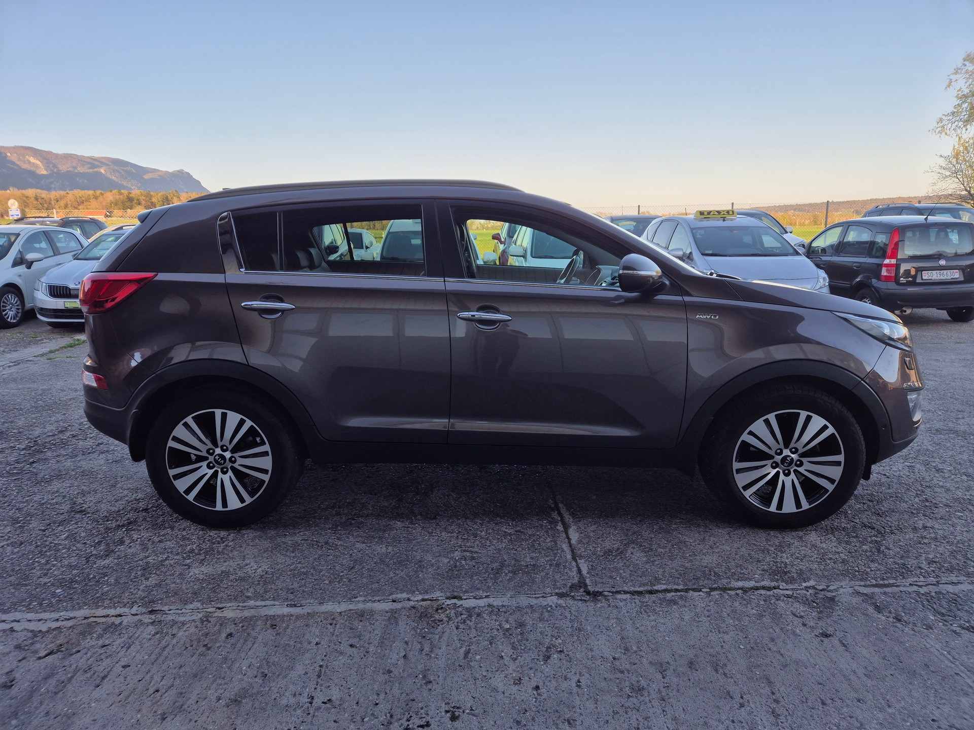 KIA SPORTAGE 2.0 CRDI TREND 4WD AUTOMATIC-showroom-element-3