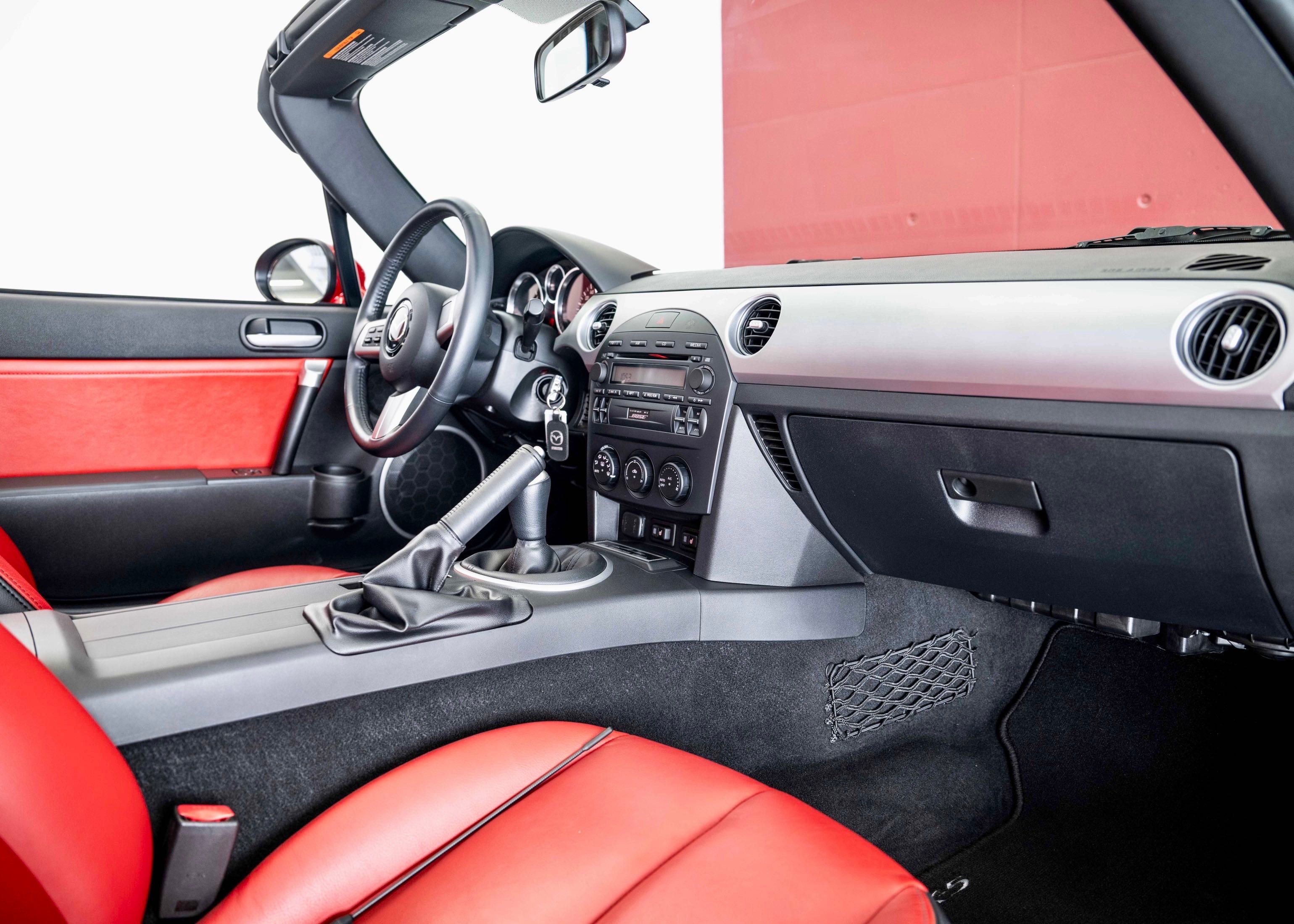 Image MAZDA MX-5 MX-5 2.0i 16V 3rd Generation (Swiss car, 1st paint, full Mazda service history, certified mileage)