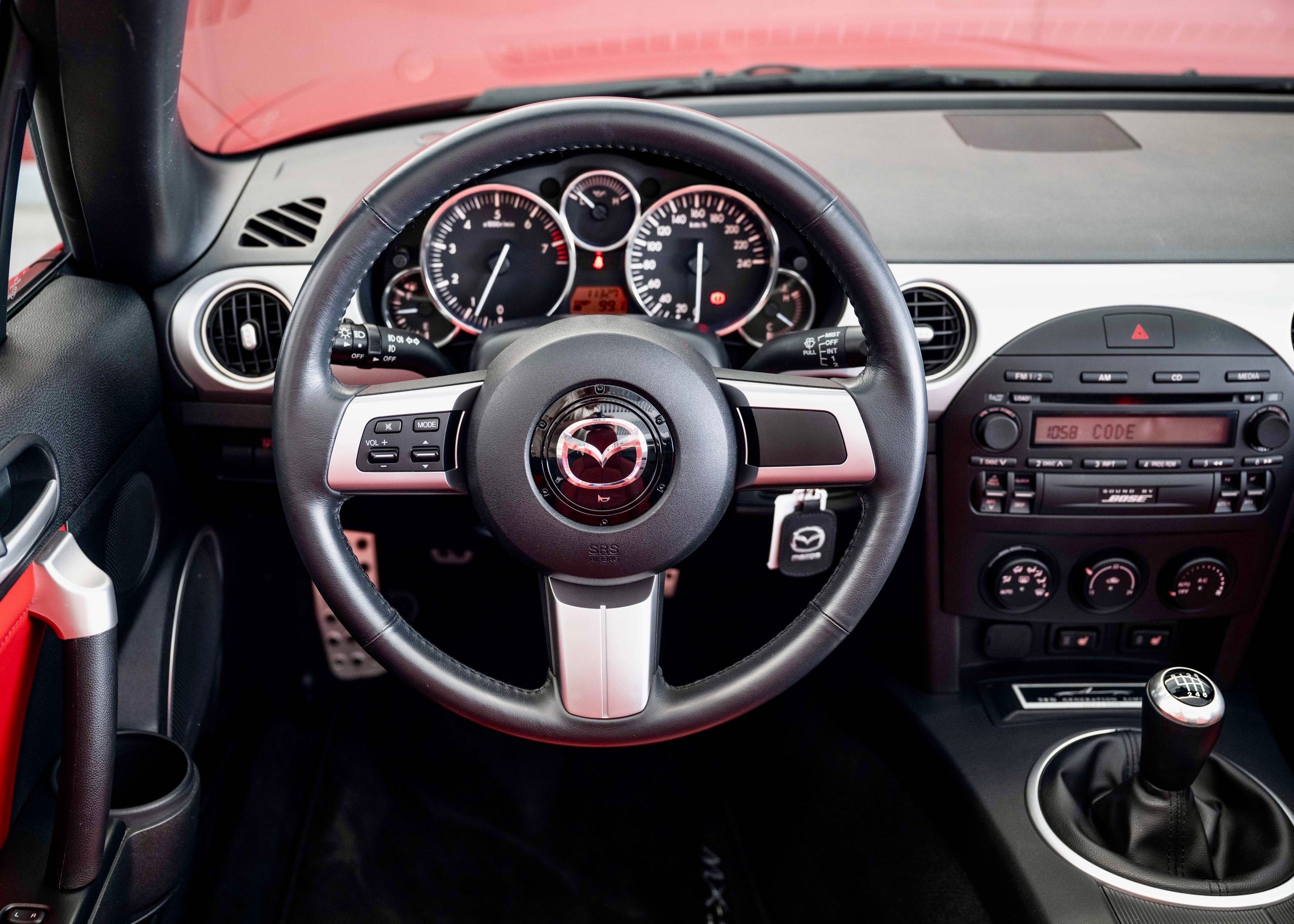 Image MAZDA MX-5 MX-5 2.0i 16V 3rd Generation (Swiss car, 1st paint, full Mazda service history, certified mileage)