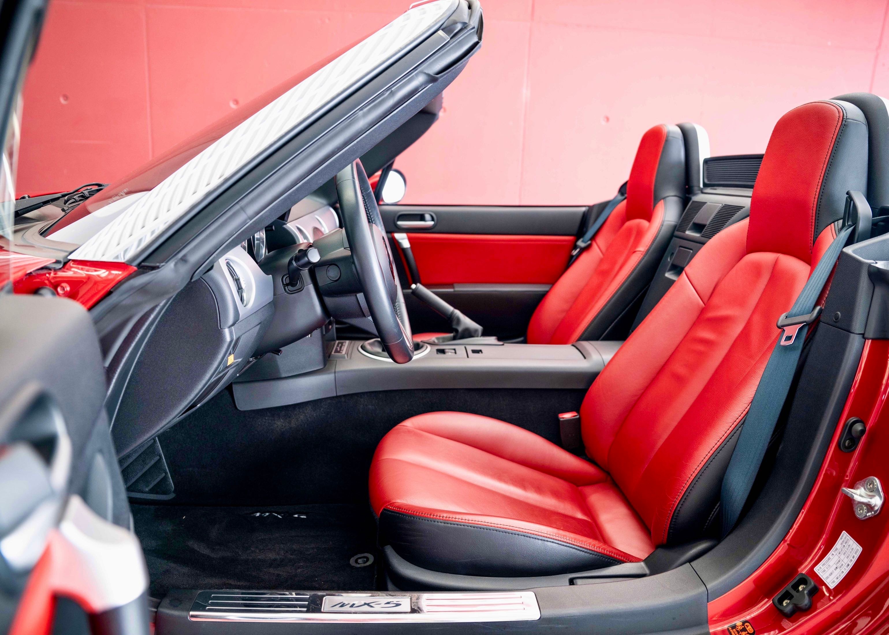 Image MAZDA MX-5 MX-5 2.0i 16V 3rd Generation (Swiss car, 1st paint, full Mazda service history, certified mileage)