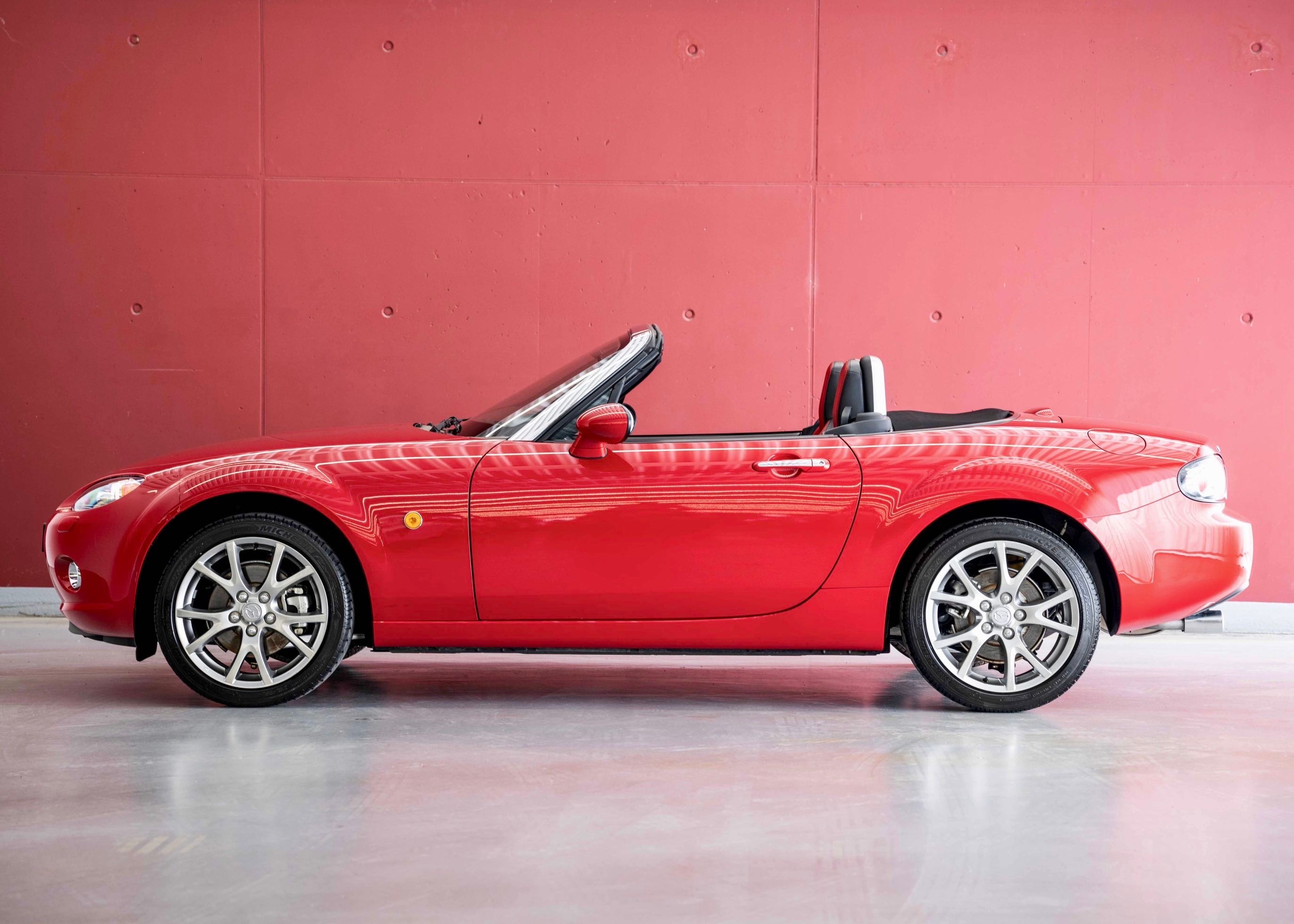 Image MAZDA MX-5 MX-5 2.0i 16V 3rd Generation (Swiss car, 1st paint, full Mazda service history, certified mileage)