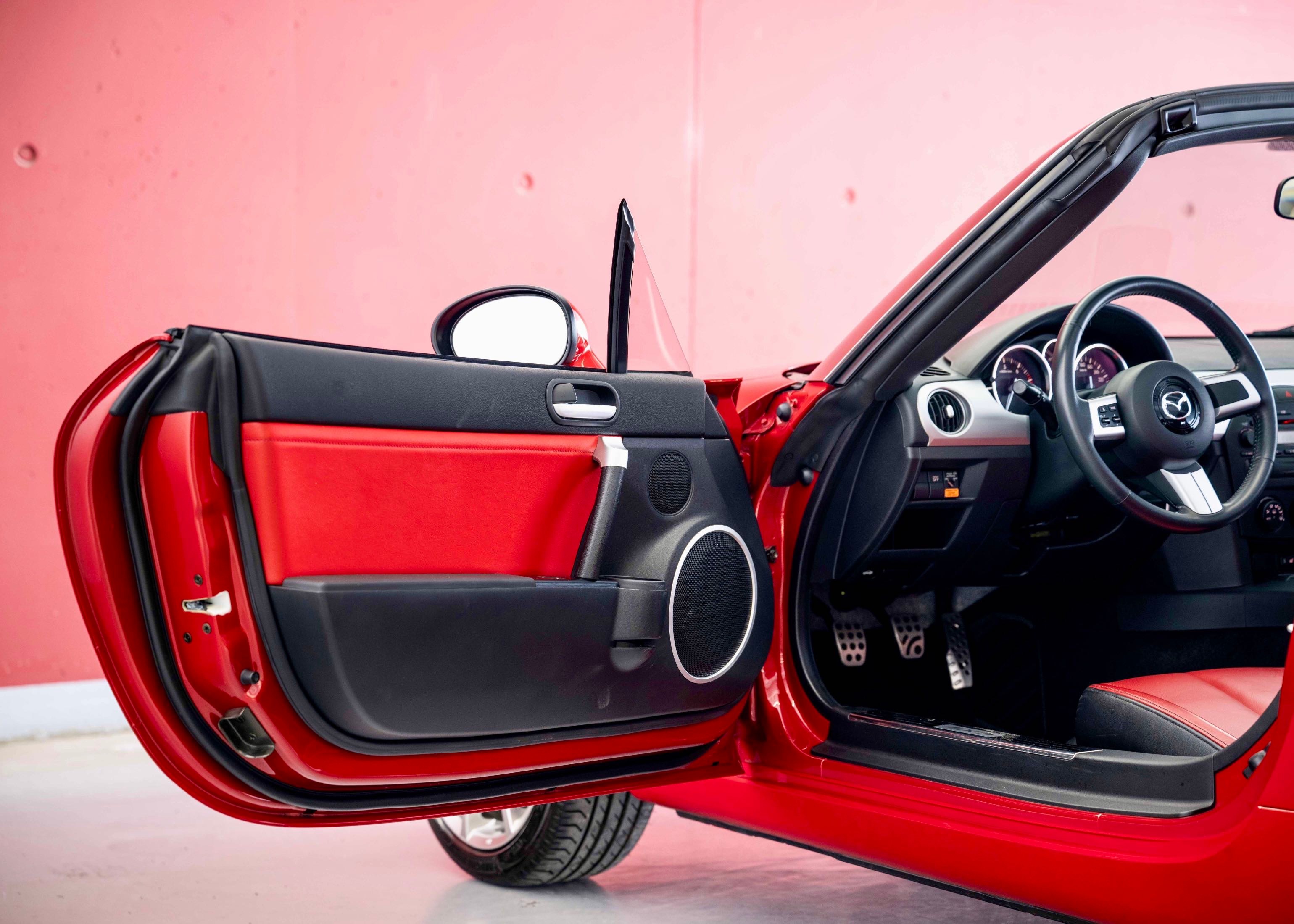 Image MAZDA MX-5 MX-5 2.0i 16V 3rd Generation (Swiss car, 1st paint, full Mazda service history, certified mileage)