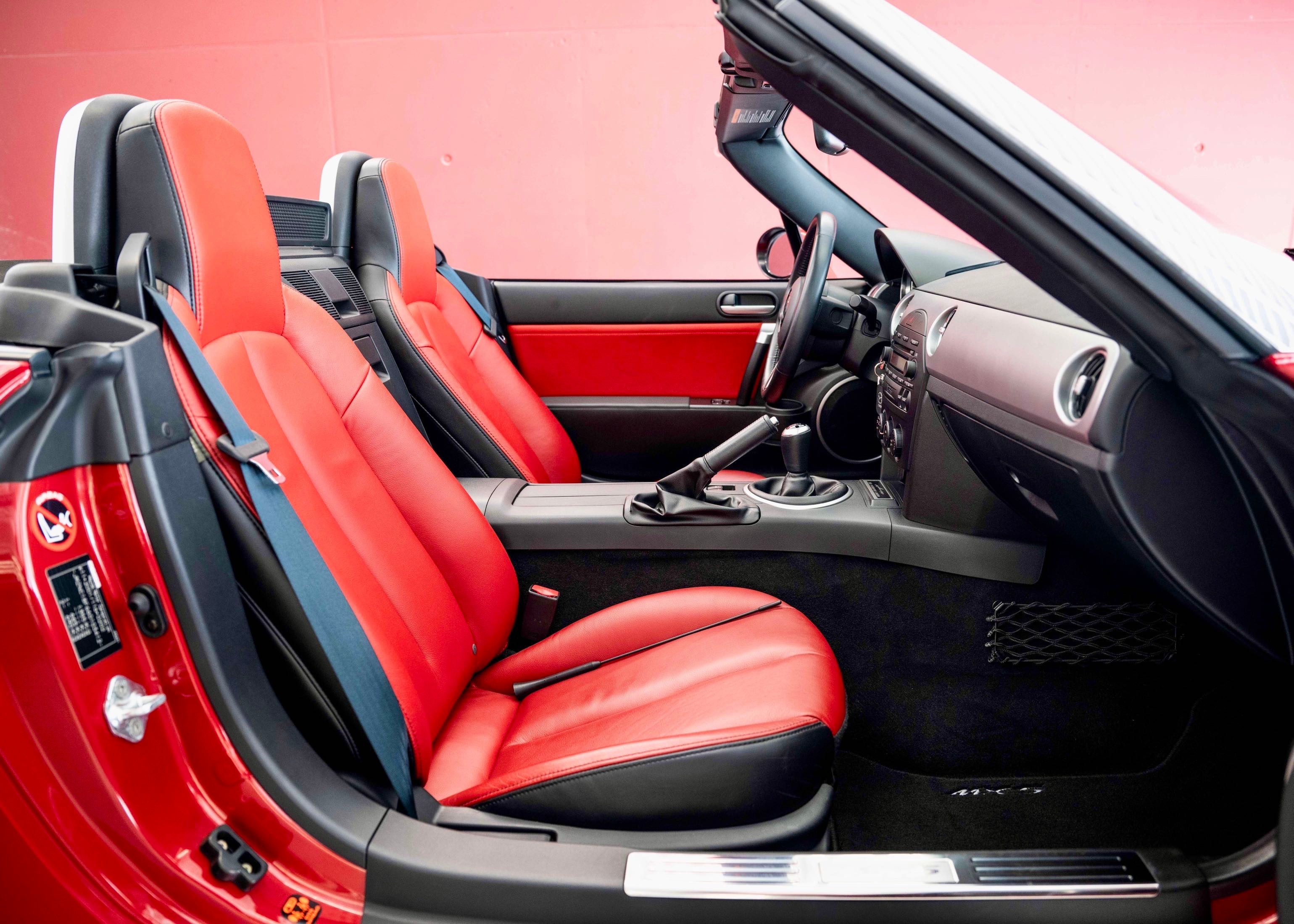 Image MAZDA MX-5 MX-5 2.0i 16V 3rd Generation (Swiss car, 1st paint, full Mazda service history, certified mileage)