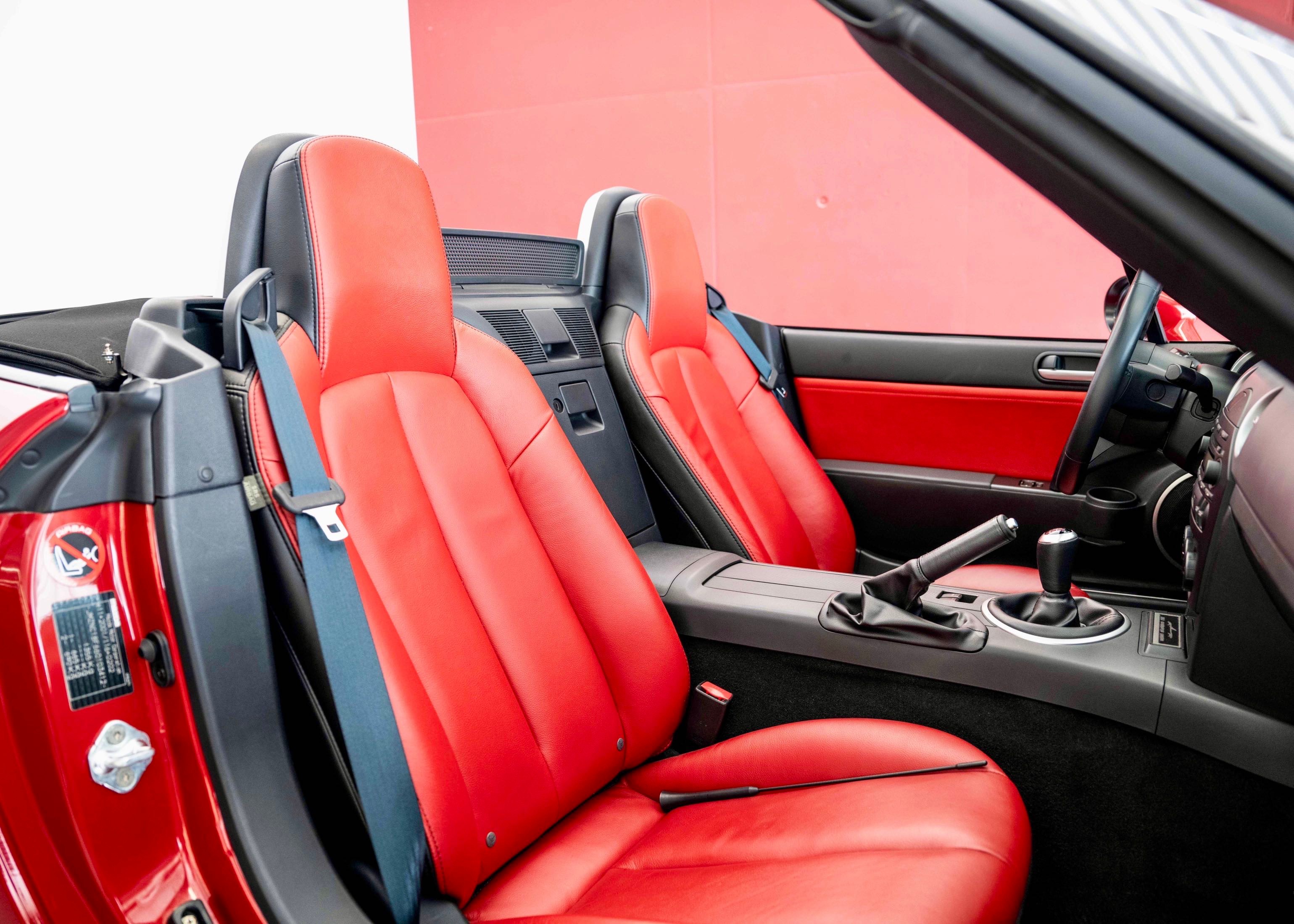 Image MAZDA MX-5 MX-5 2.0i 16V 3rd Generation (Swiss car, 1st paint, full Mazda service history, certified mileage)