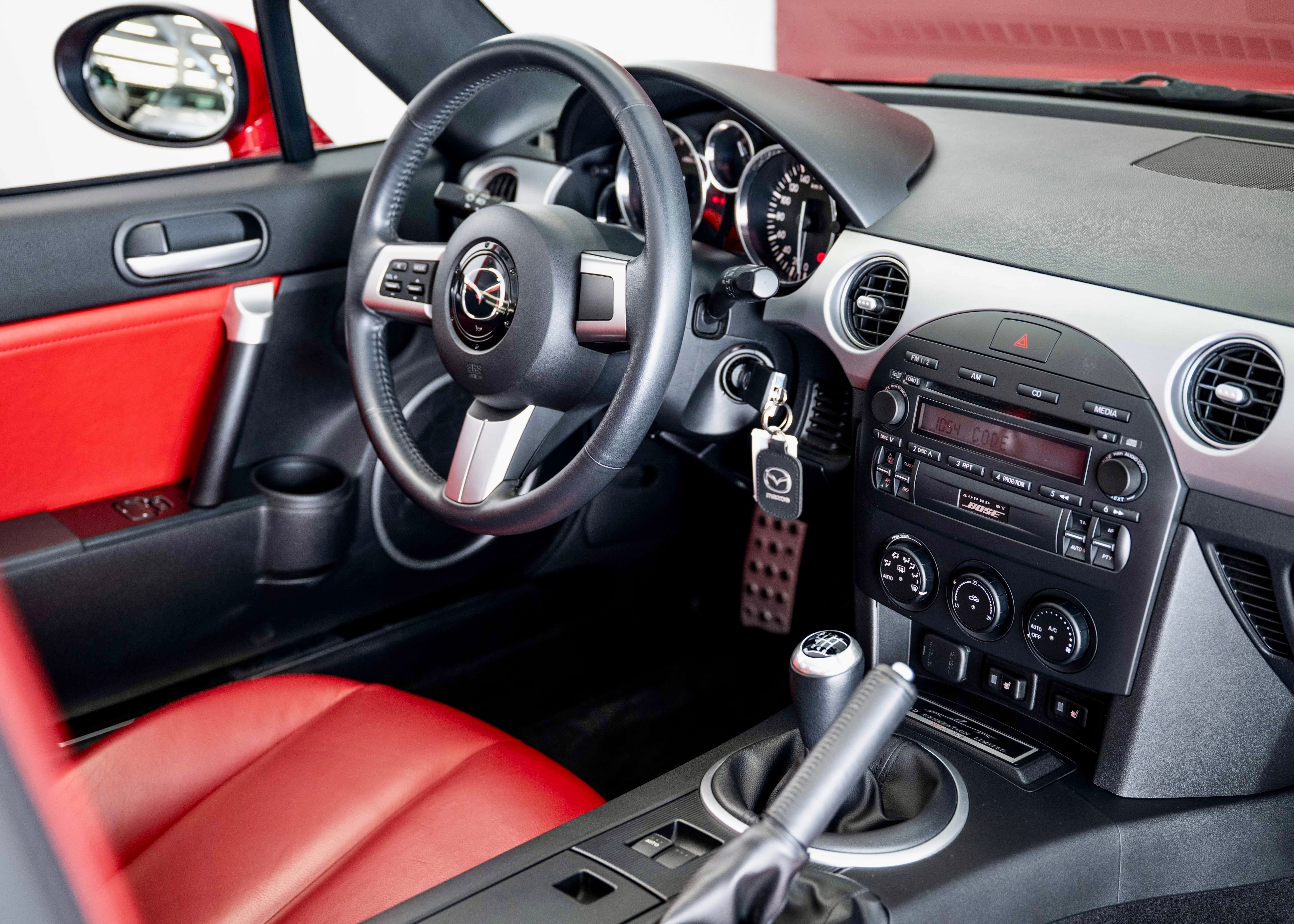 Image MAZDA MX-5 MX-5 2.0i 16V 3rd Generation (Swiss car, 1st paint, full Mazda service history, certified mileage)