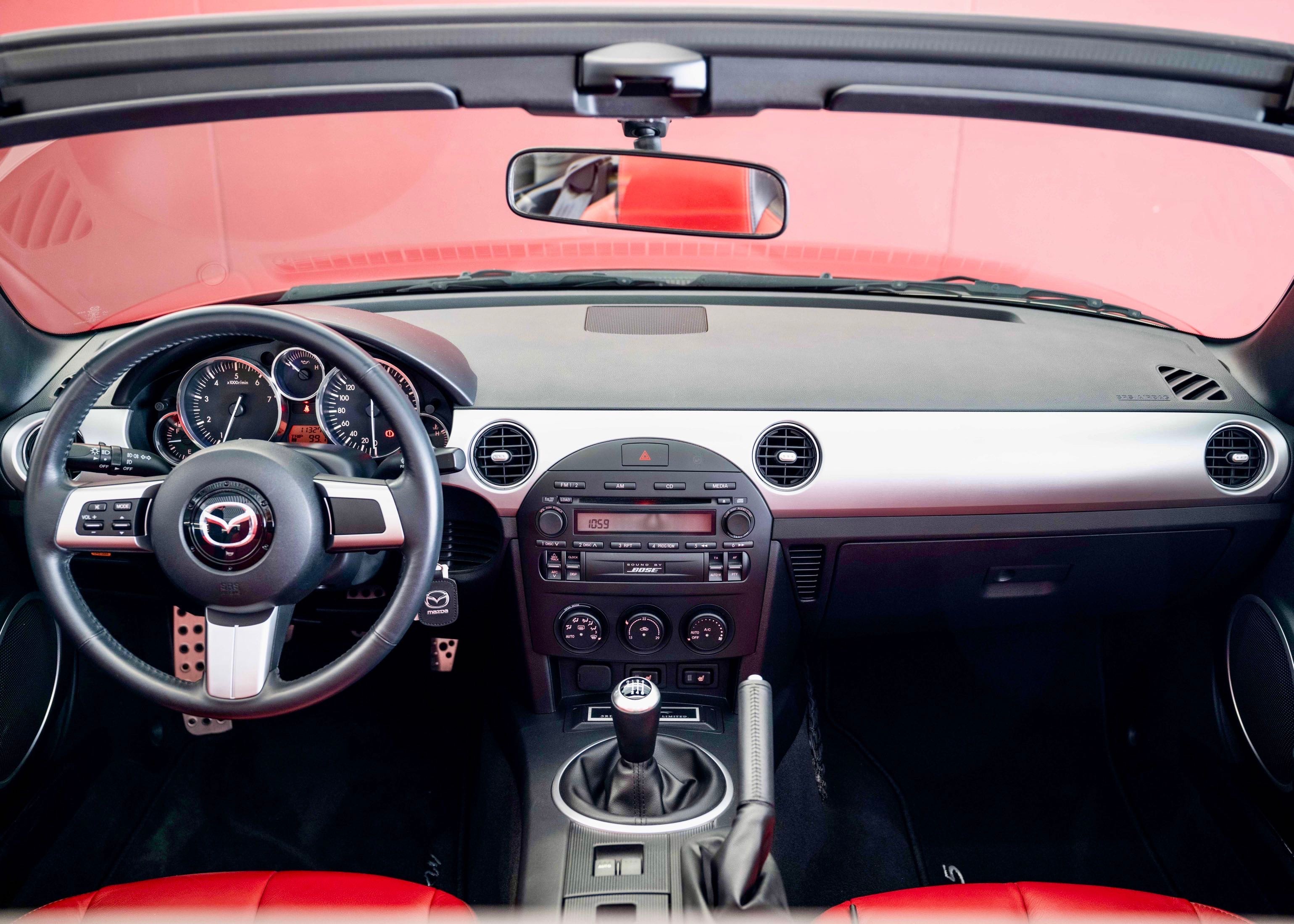 Image MAZDA MX-5 MX-5 2.0i 16V 3rd Generation (Swiss car, 1st paint, full Mazda service history, certified mileage)