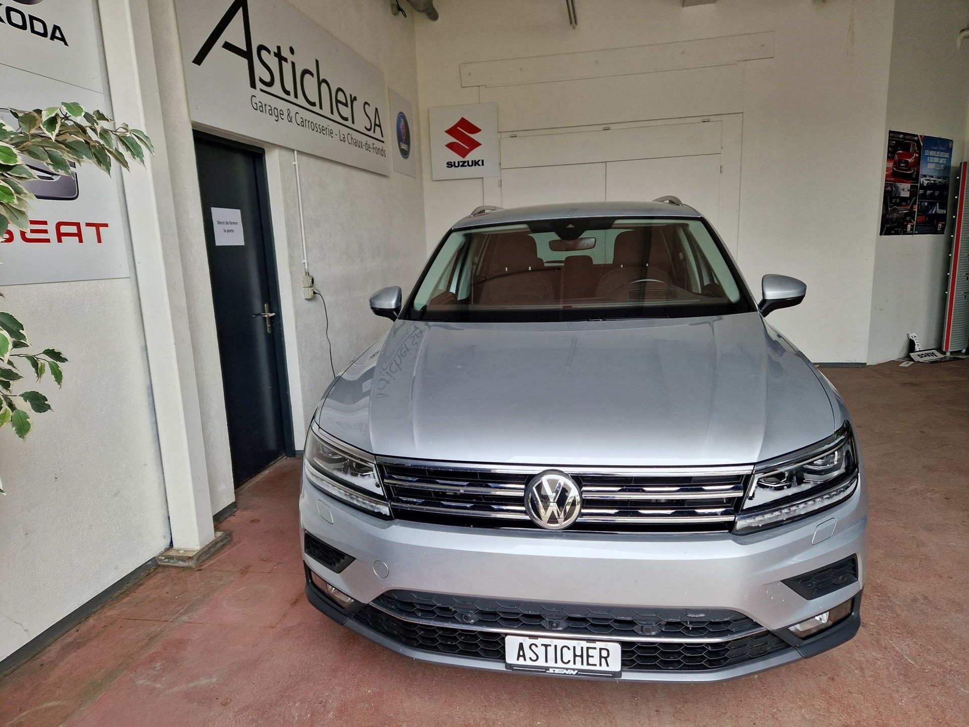 VW Tiguan 2.0TSI Comfortline 4Motion DSG-showroom-element-2