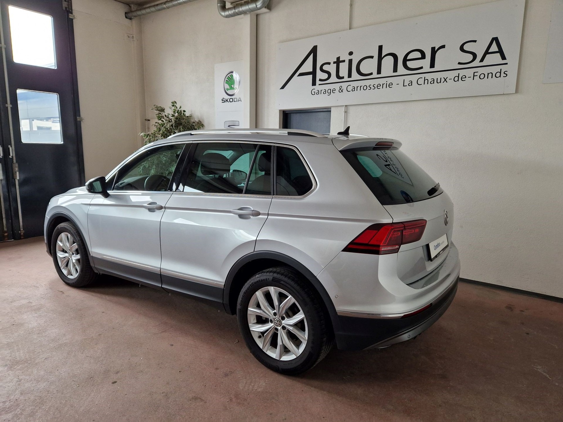 VW Tiguan 2.0TSI Comfortline 4Motion DSG-showroom-element-3
