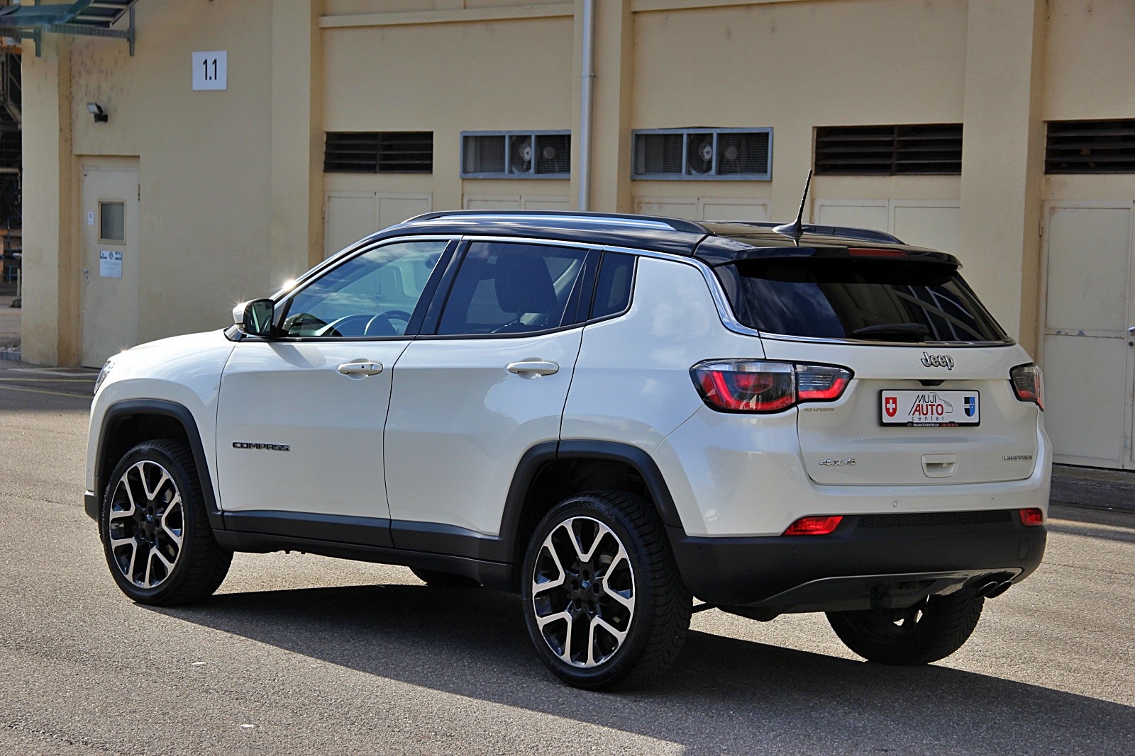 JEEP Compass 2.0CRD Limited AWD 9ATX-showroom-element-2