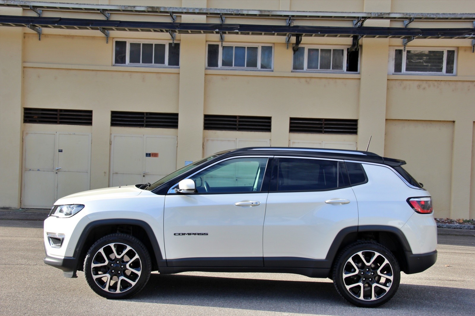 JEEP Compass 2.0CRD Limited AWD 9ATX-showroom-element-1