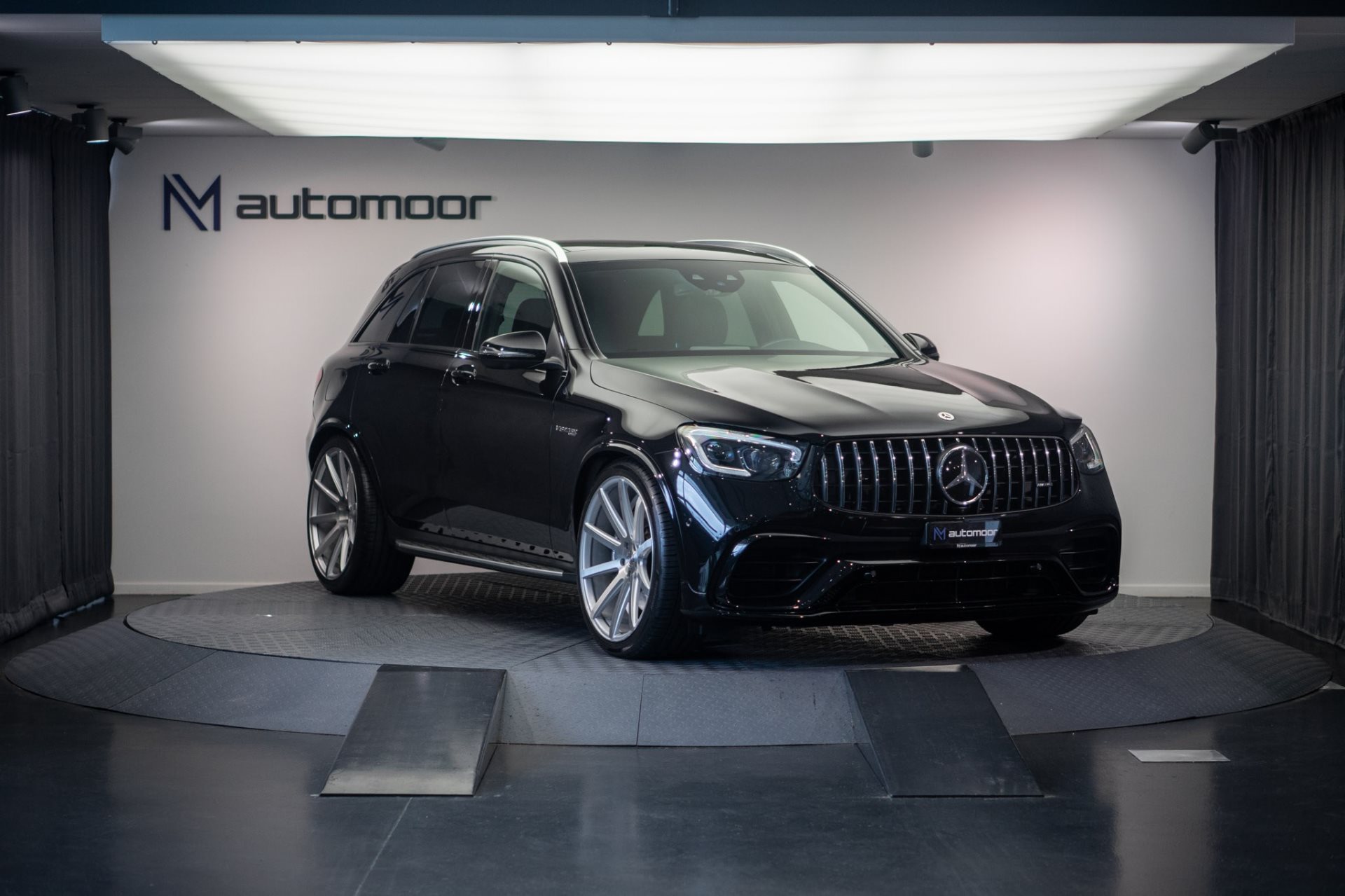 MERCEDES-BENZ GLC 63 AMG 4Matic 9G-Tronic *22" Corspeed Felgen* *Panorama* *Keyless*-showroom-element-2