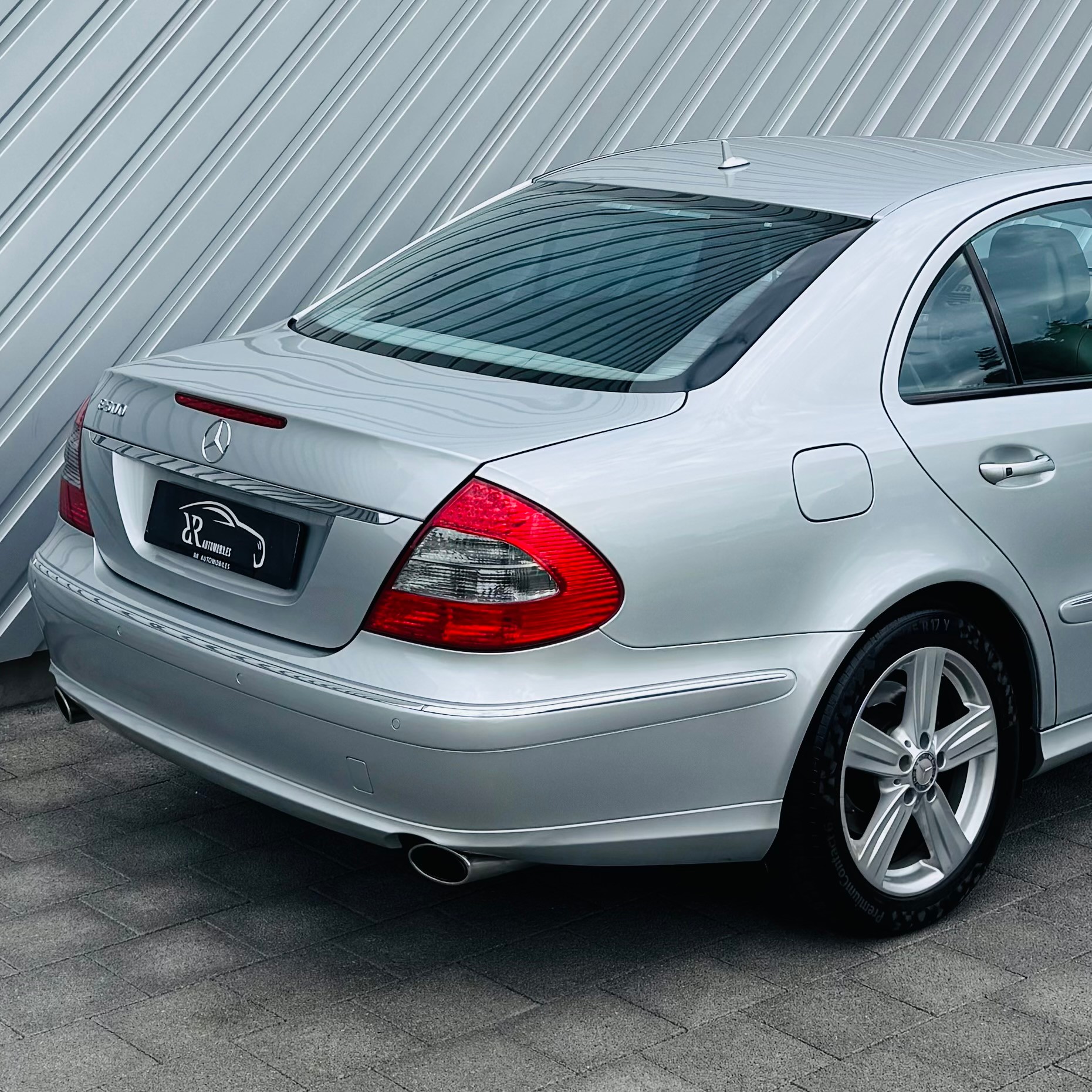 MERCEDES-BENZ E 500 Avantgarde 4Matic Automatic-showroom-element-3