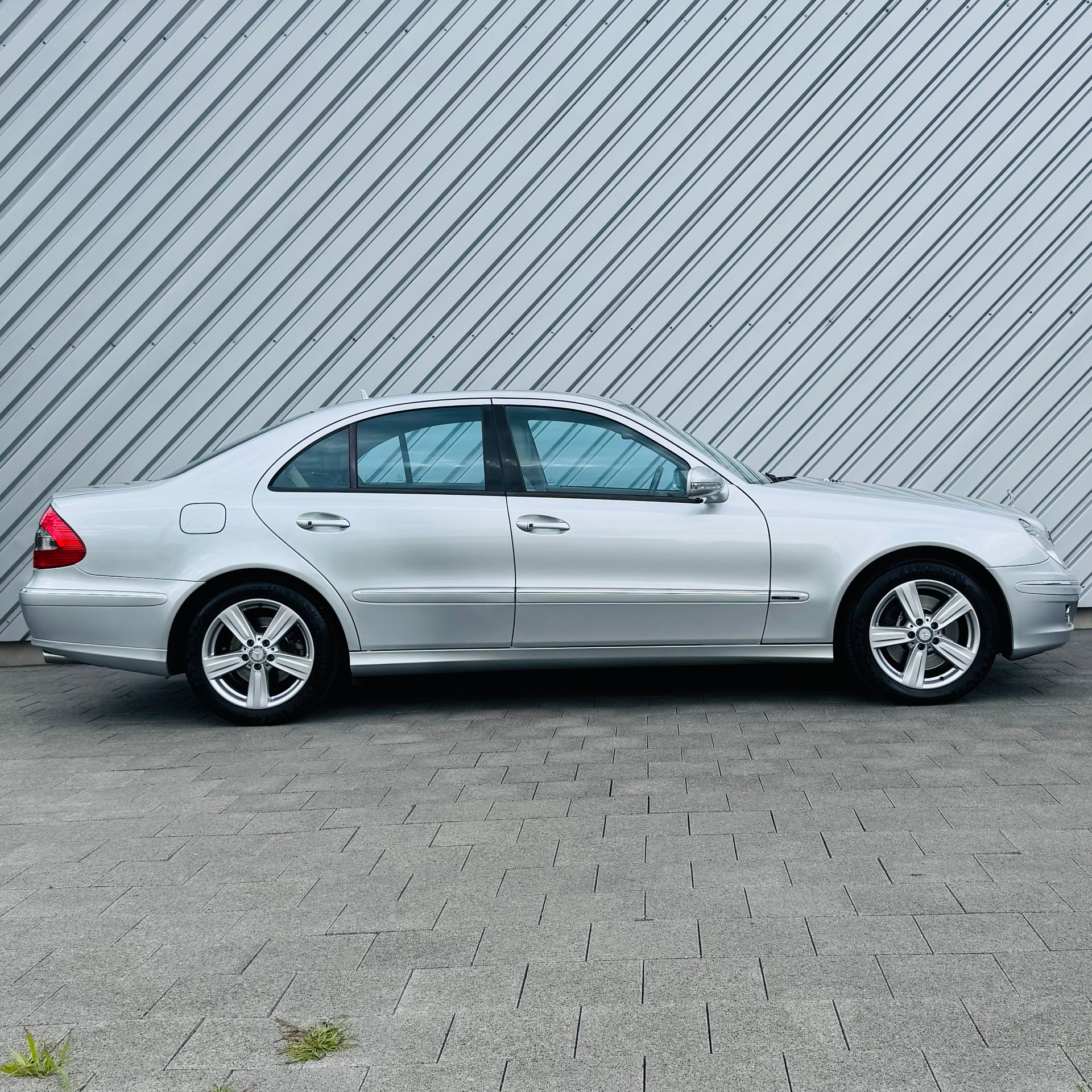 MERCEDES-BENZ E 500 Avantgarde 4Matic Automatic-showroom-element-1