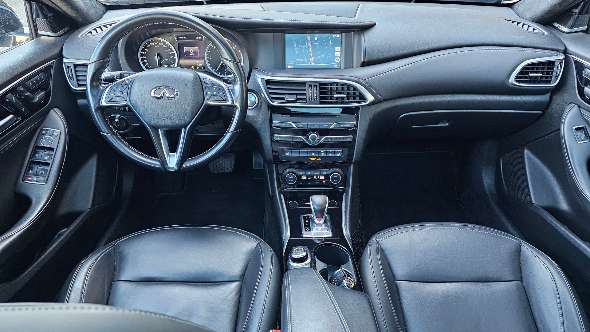 INFINITI Q30 2.2 Diesel Prem.Tech 4x4 Automat-image-11