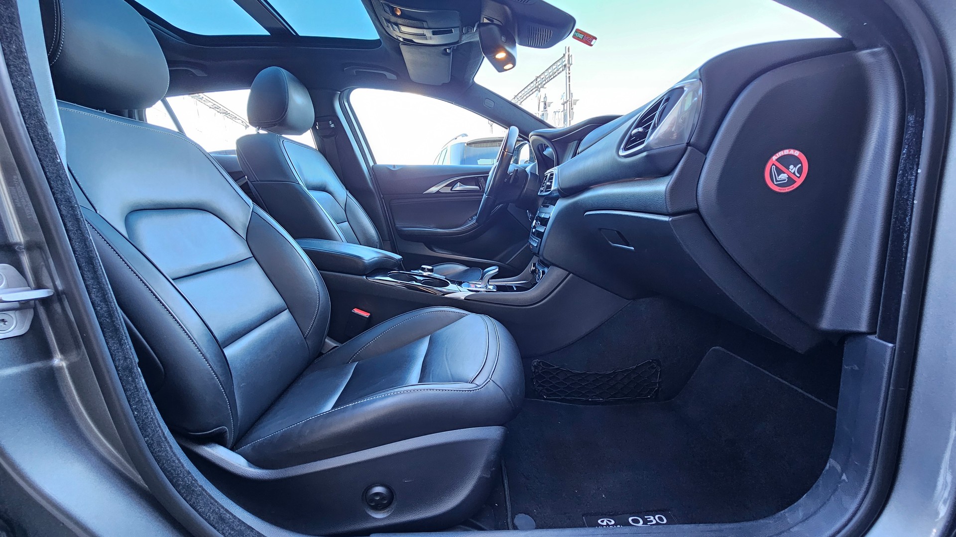 INFINITI Q30 2.2 Diesel Prem.Tech 4x4 Automat-image-7