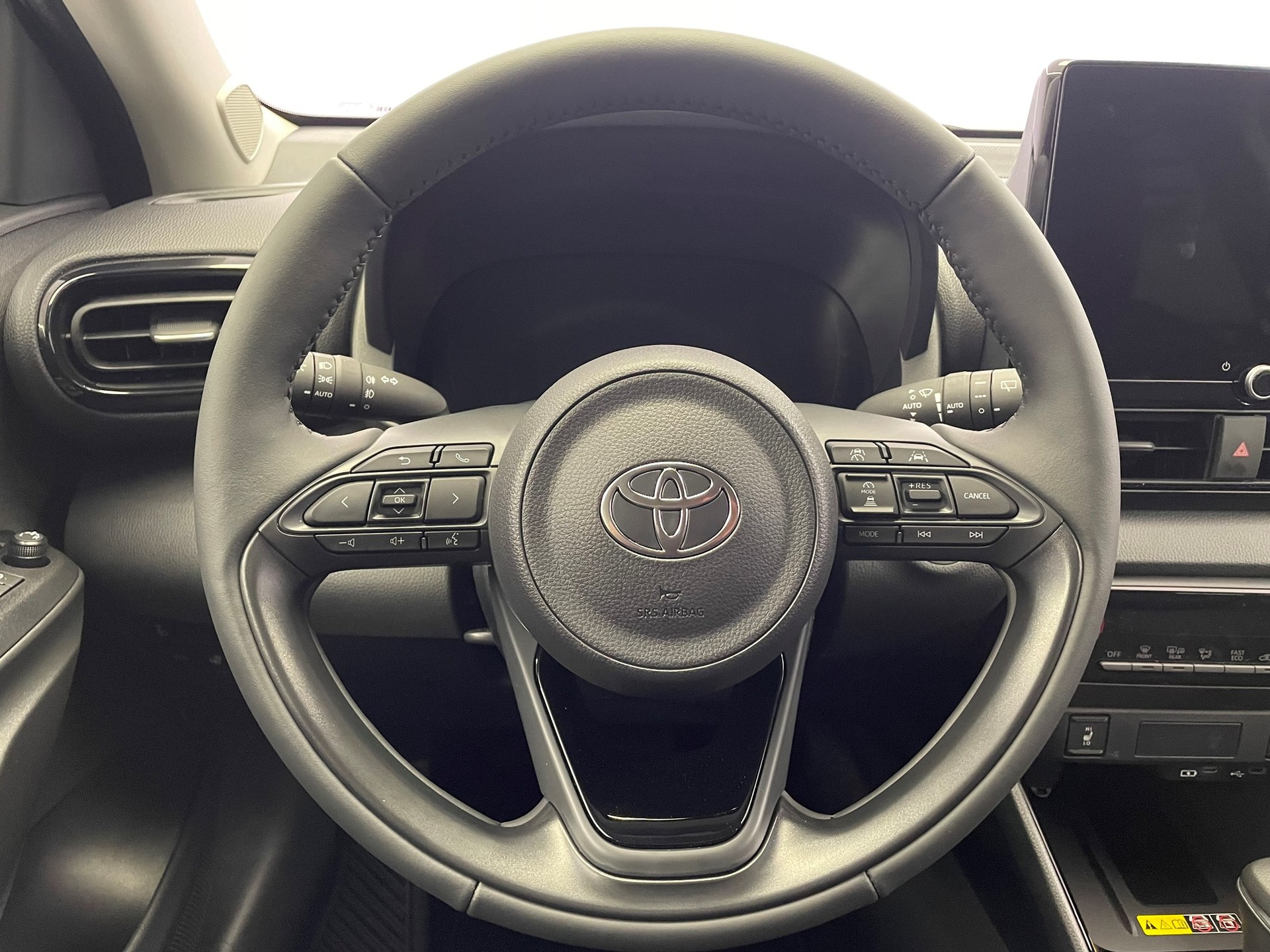 TOYOTA Yaris Hybrid 1.5 Trend-image-11