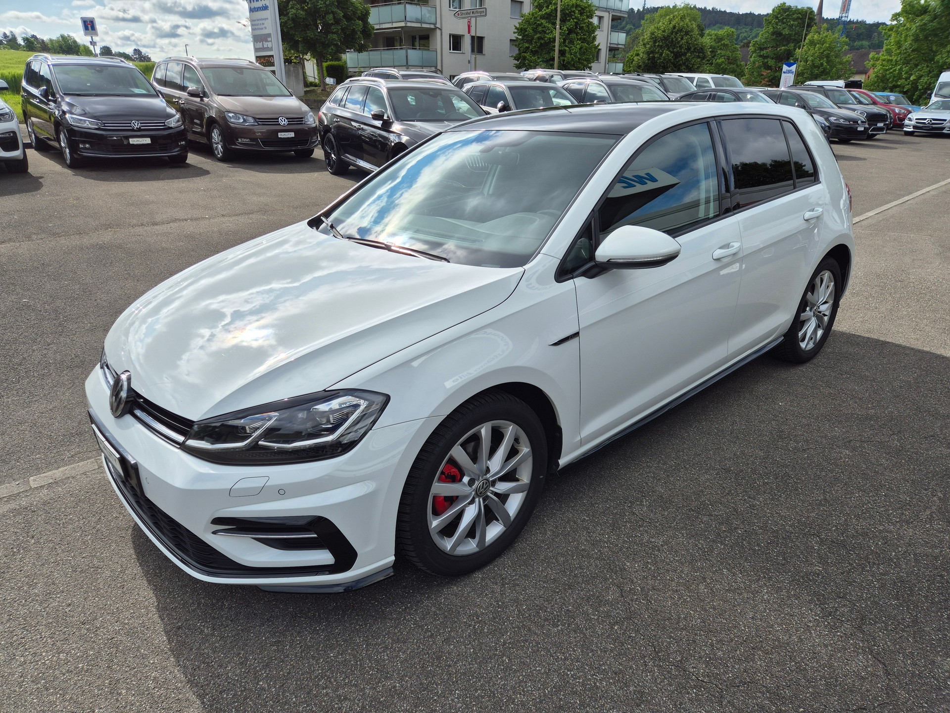 VW Golf 1.5 TSI EVO Highline-showroom-element-1