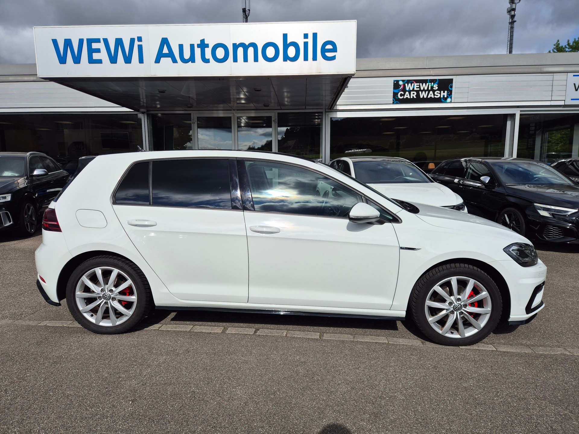 VW Golf 1.5 TSI EVO Highline-showroom-element-3