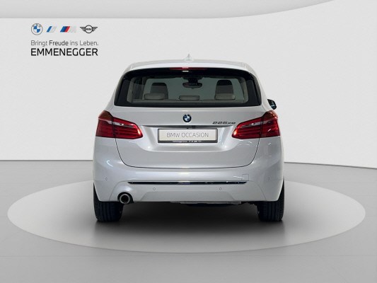 BMW 225xe ActiveTourer Luxury-showroom-element-3