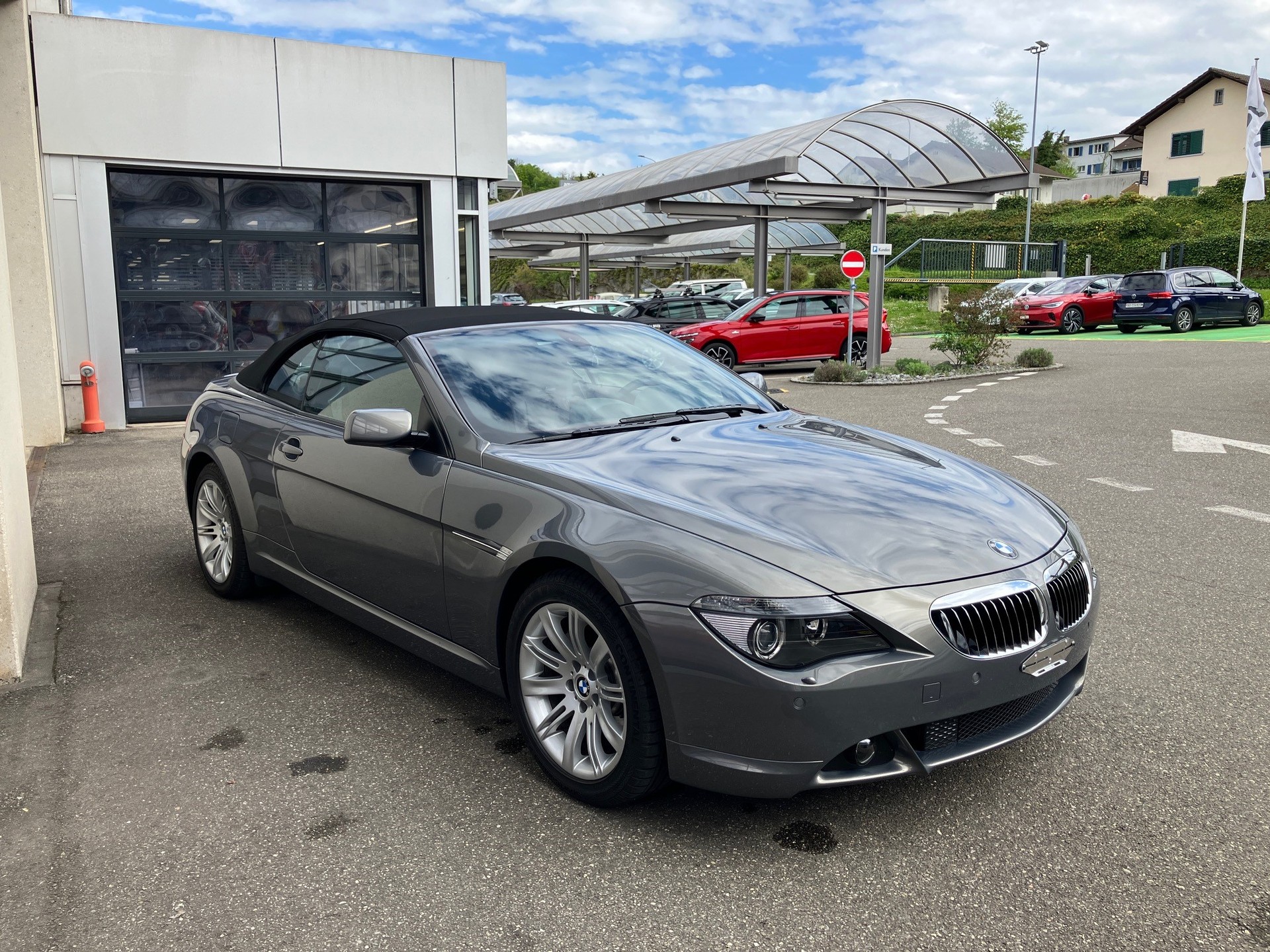 BMW 645i-showroom-element-2
