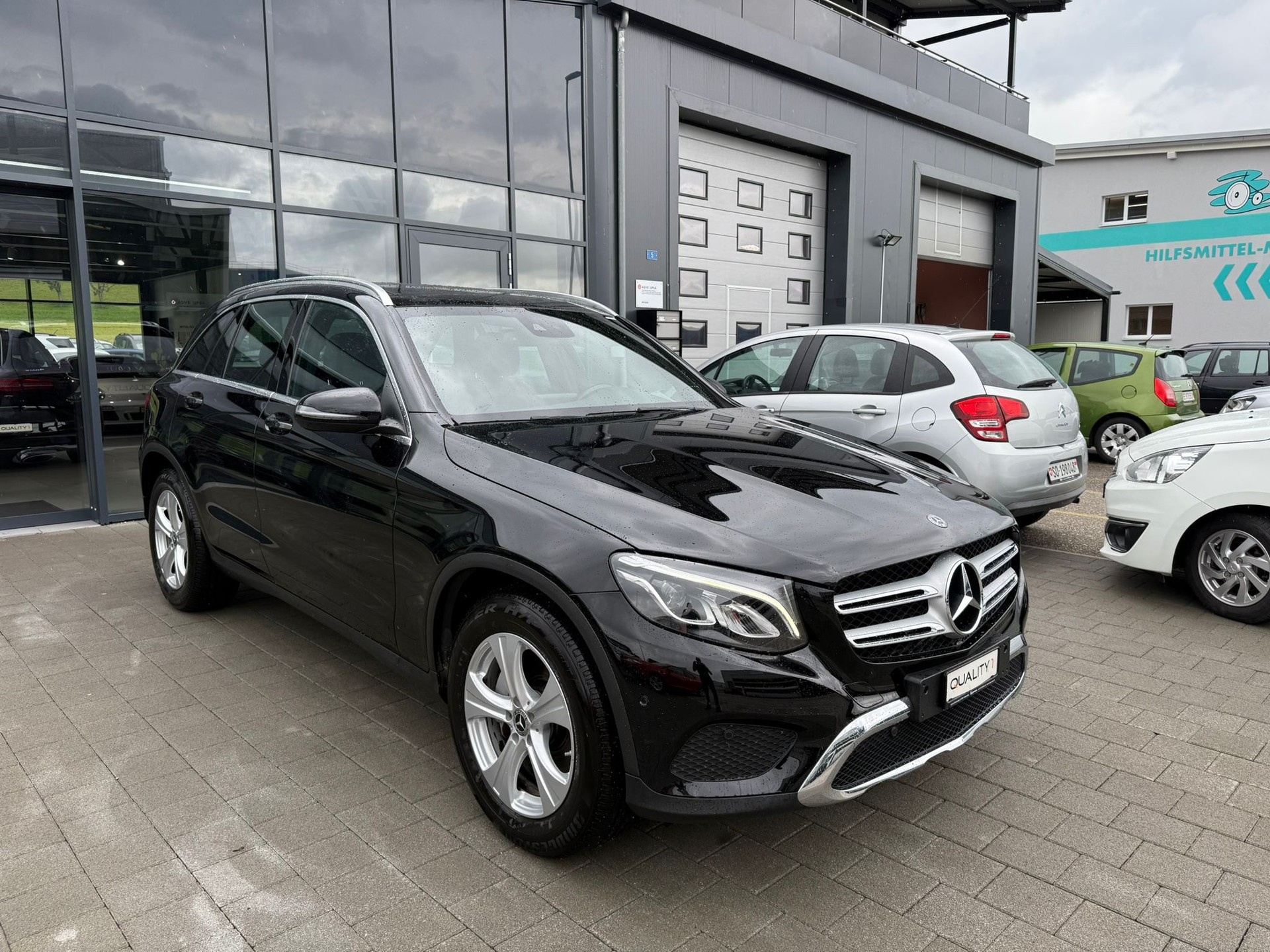MERCEDES-BENZ GLC 250 Exclusive 4Matic 9G-Tronic-showroom-element-1