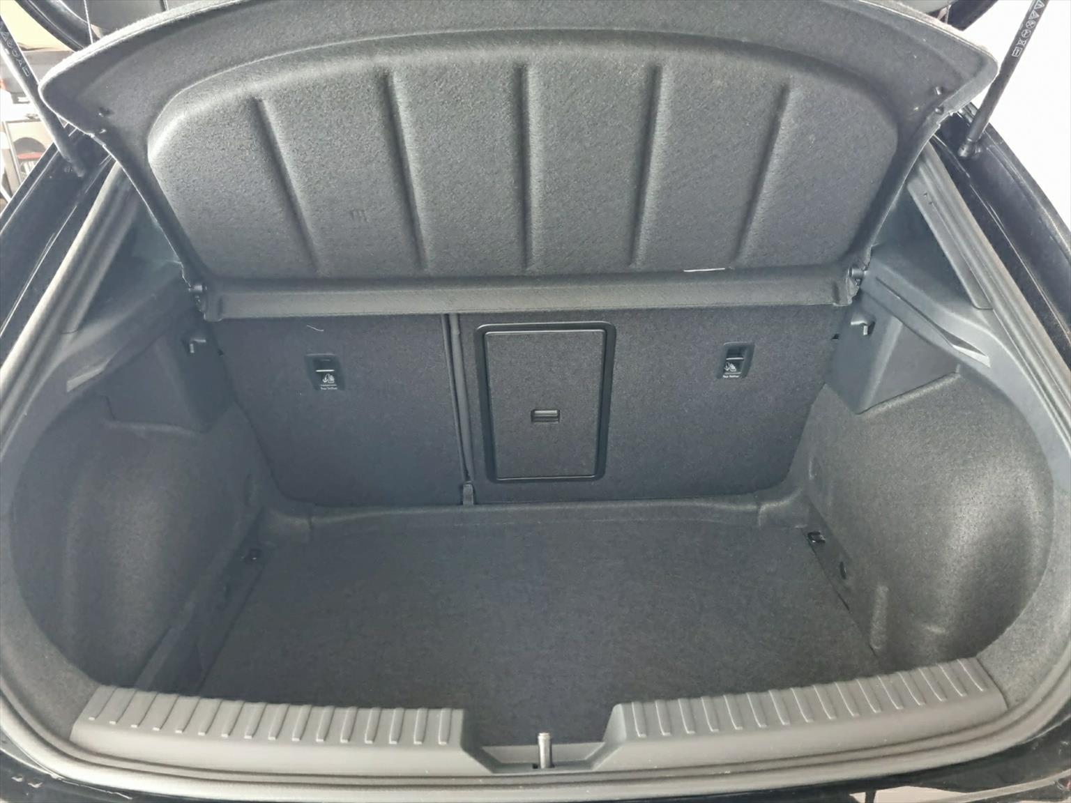 SEAT LEON 1.5 eTSI DSG FR Pano-image-13