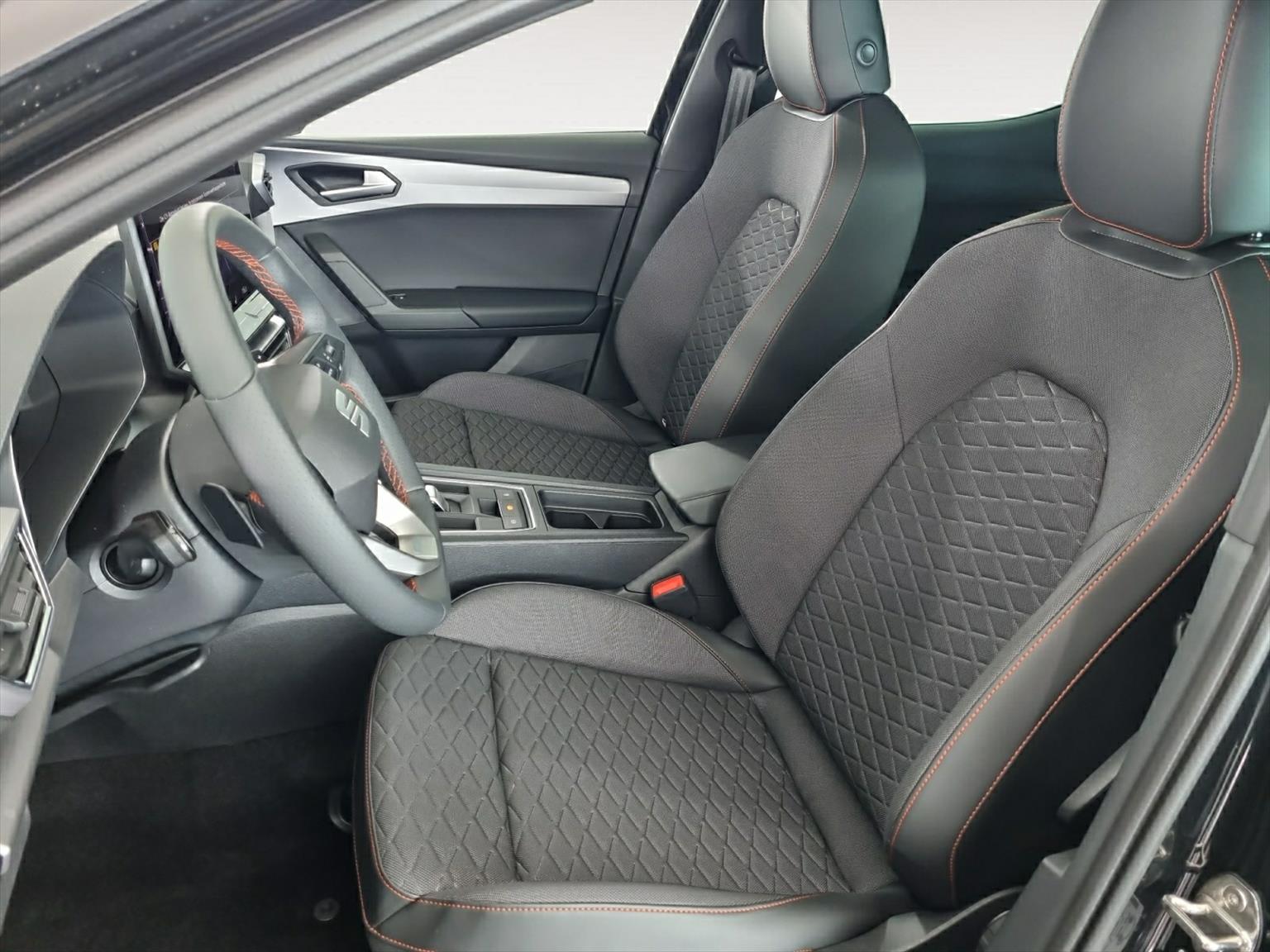 SEAT LEON 1.5 eTSI DSG FR Pano-image-4