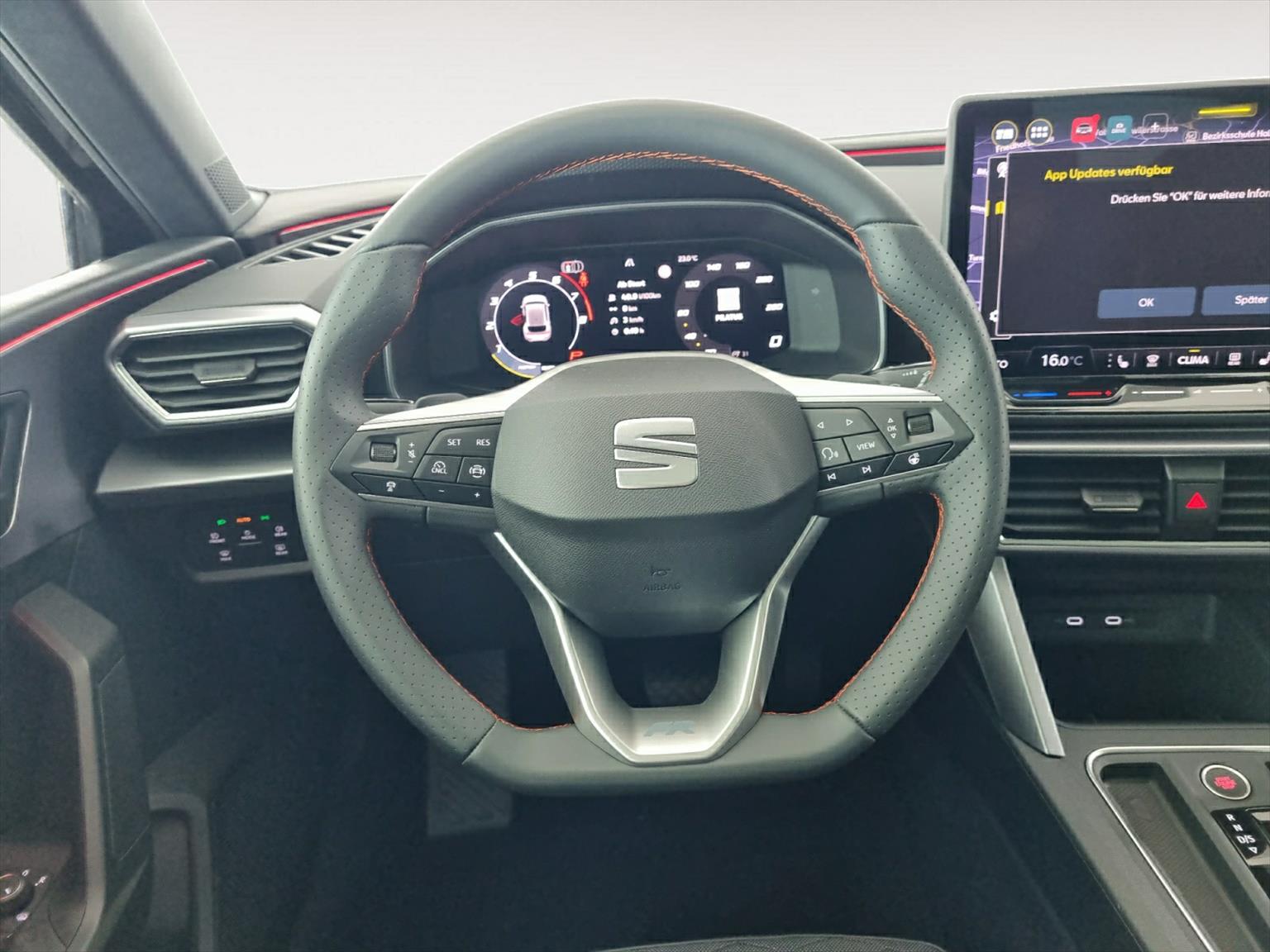 SEAT LEON 1.5 eTSI DSG FR Pano-image-6