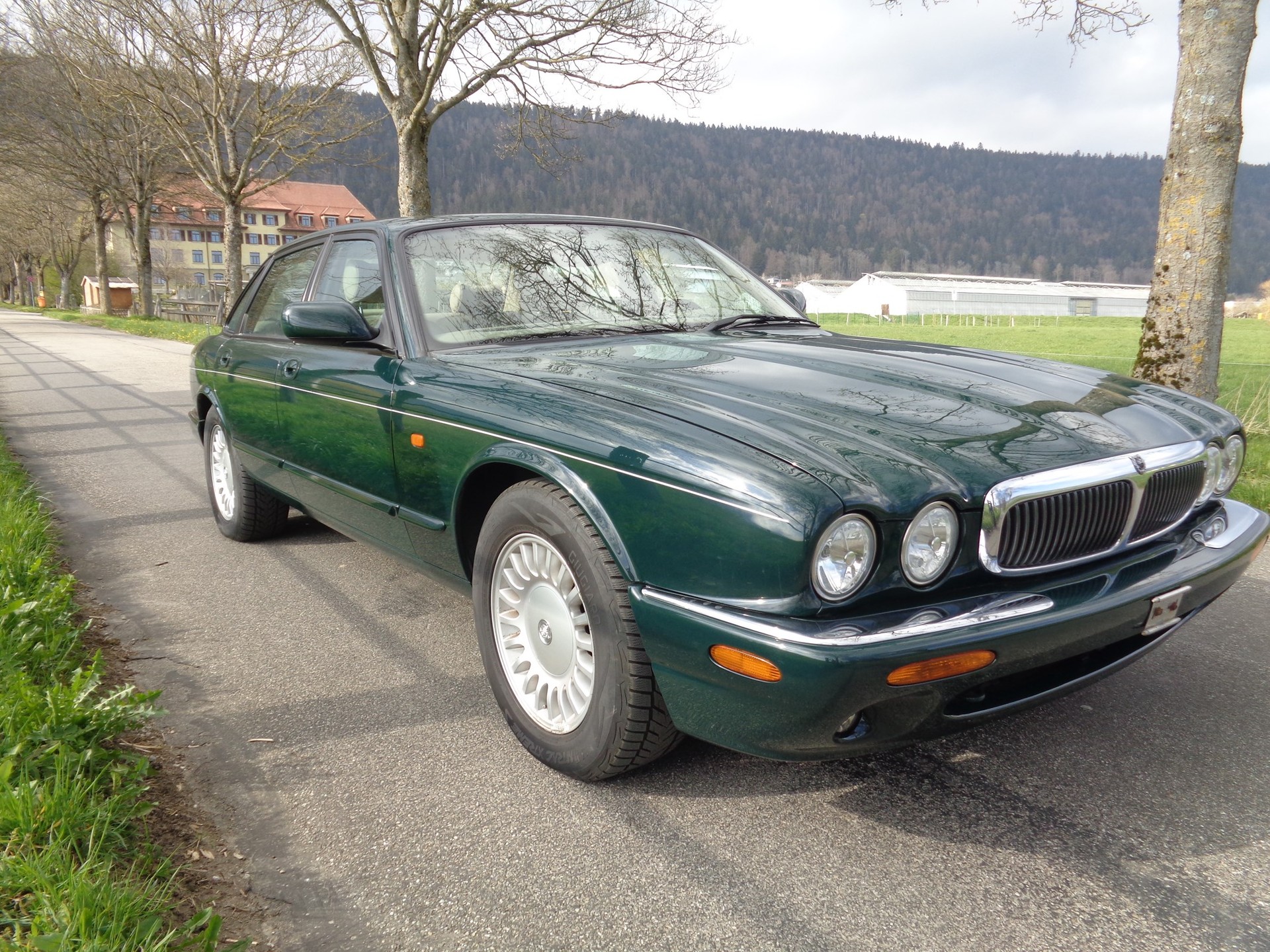 JAGUAR XJ 3.2 V8-image-1