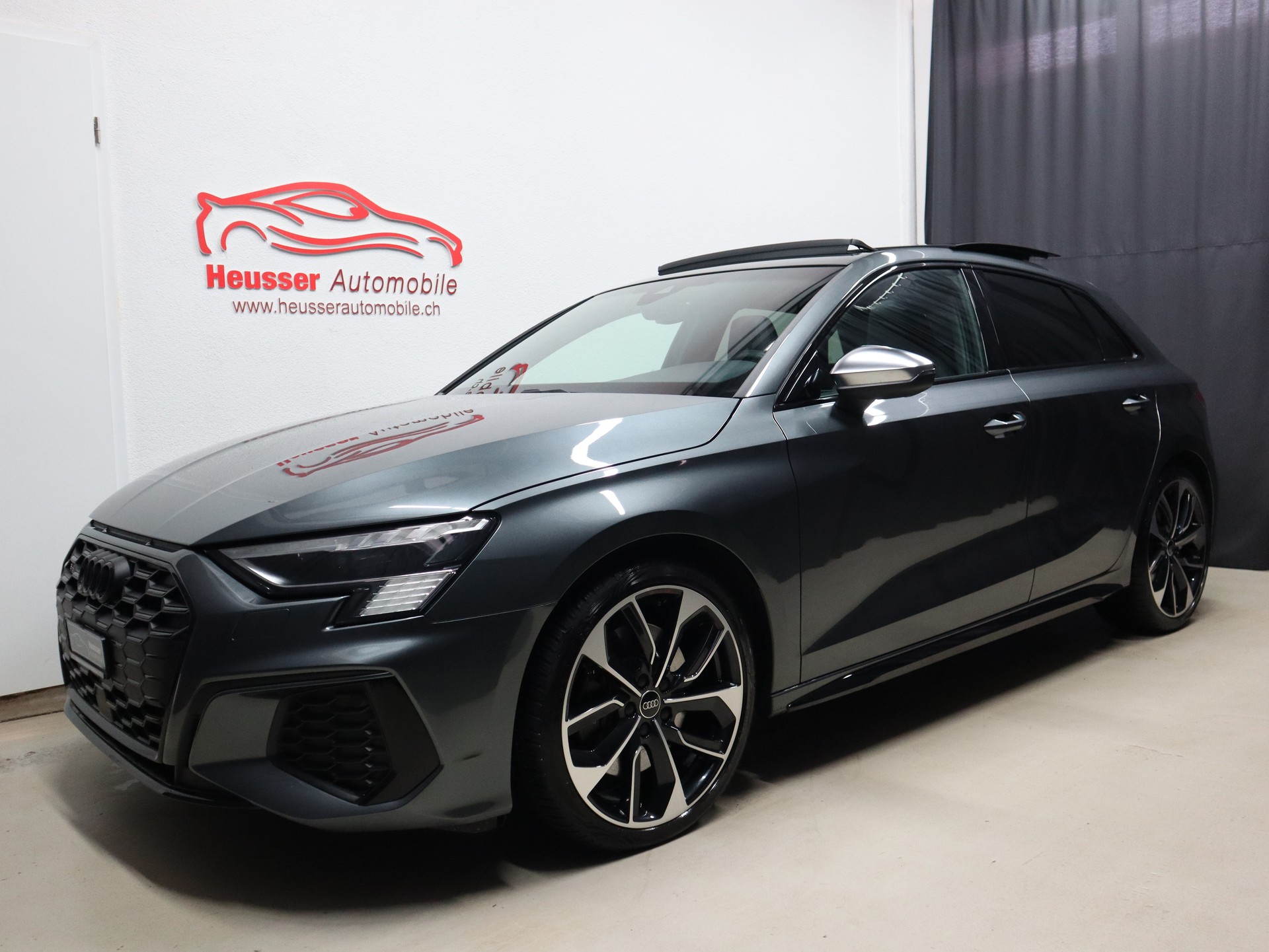 AUDI S3 Sportback 2.0 TFSI quattro S-tronic - Black Optik - Panorama - B&O - Virtual Cockpit - Kamera - 311 PS-showroom-element-1