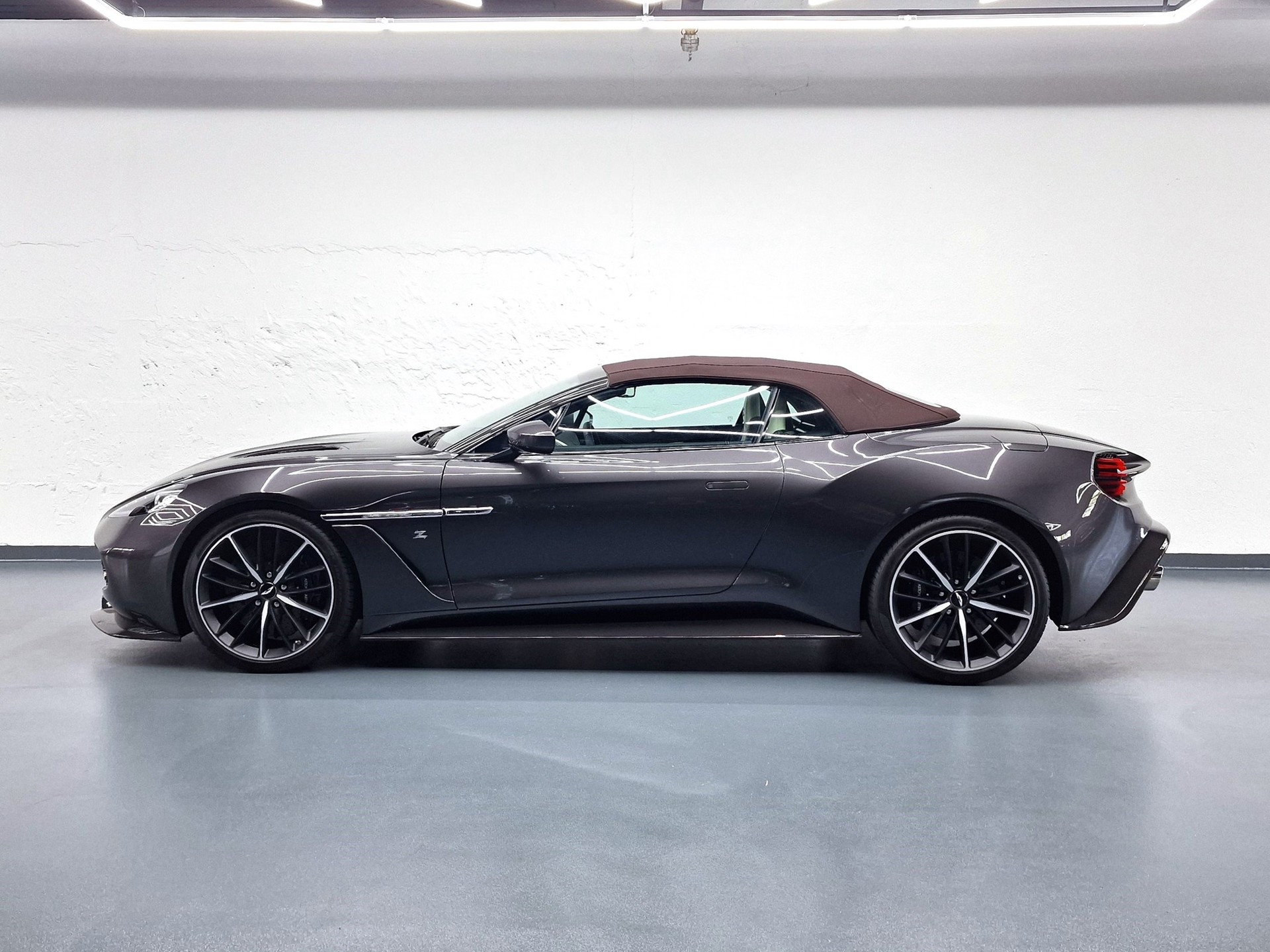 ASTON MARTIN Vanquish S Volante 6.0 V12 ZAGATO-image-9