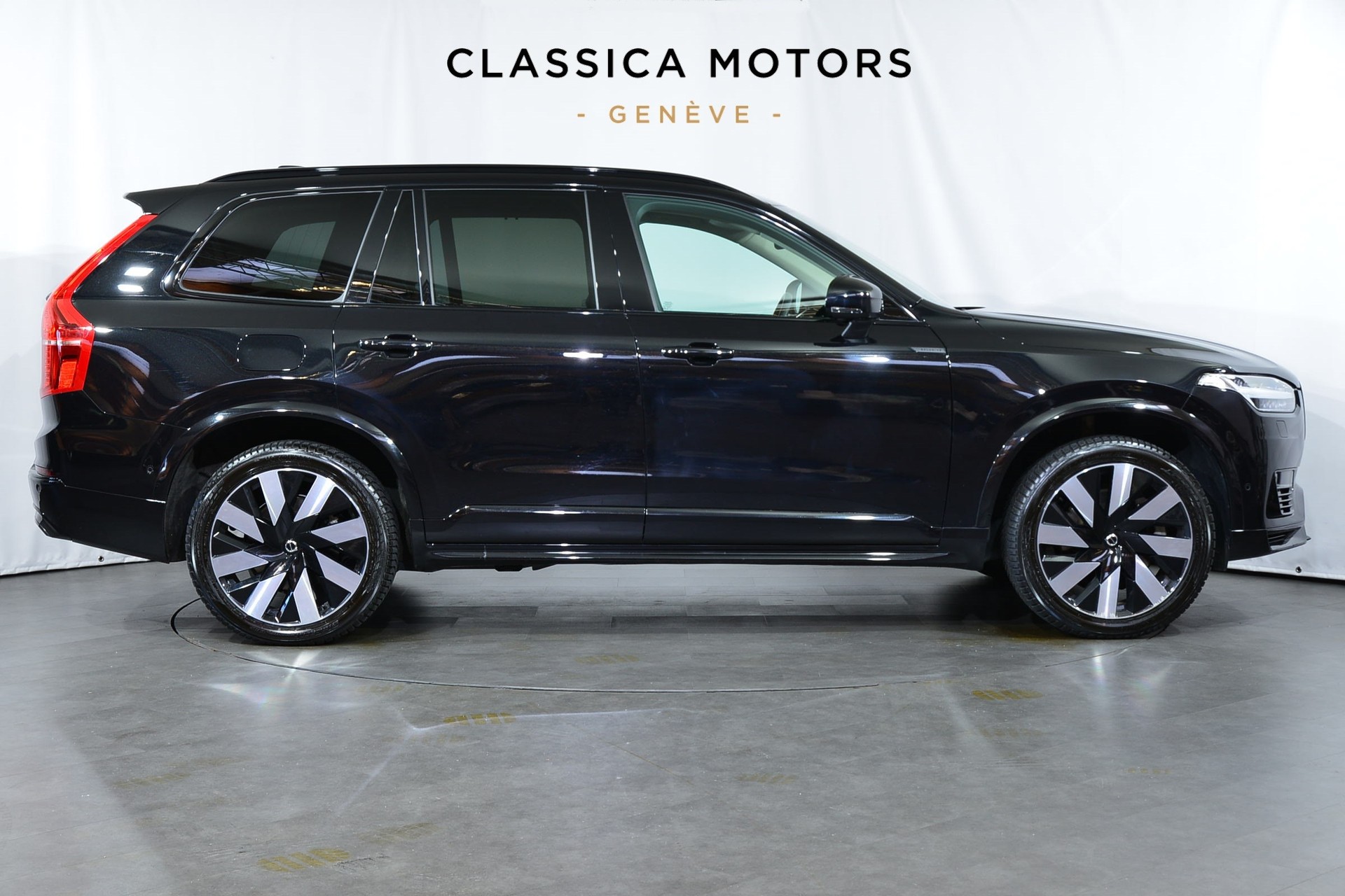 VOLVO XC90 T8 eAWD PluginHybrid Ultimate Dark XCLUSIVE Geartronic-showroom-element-1