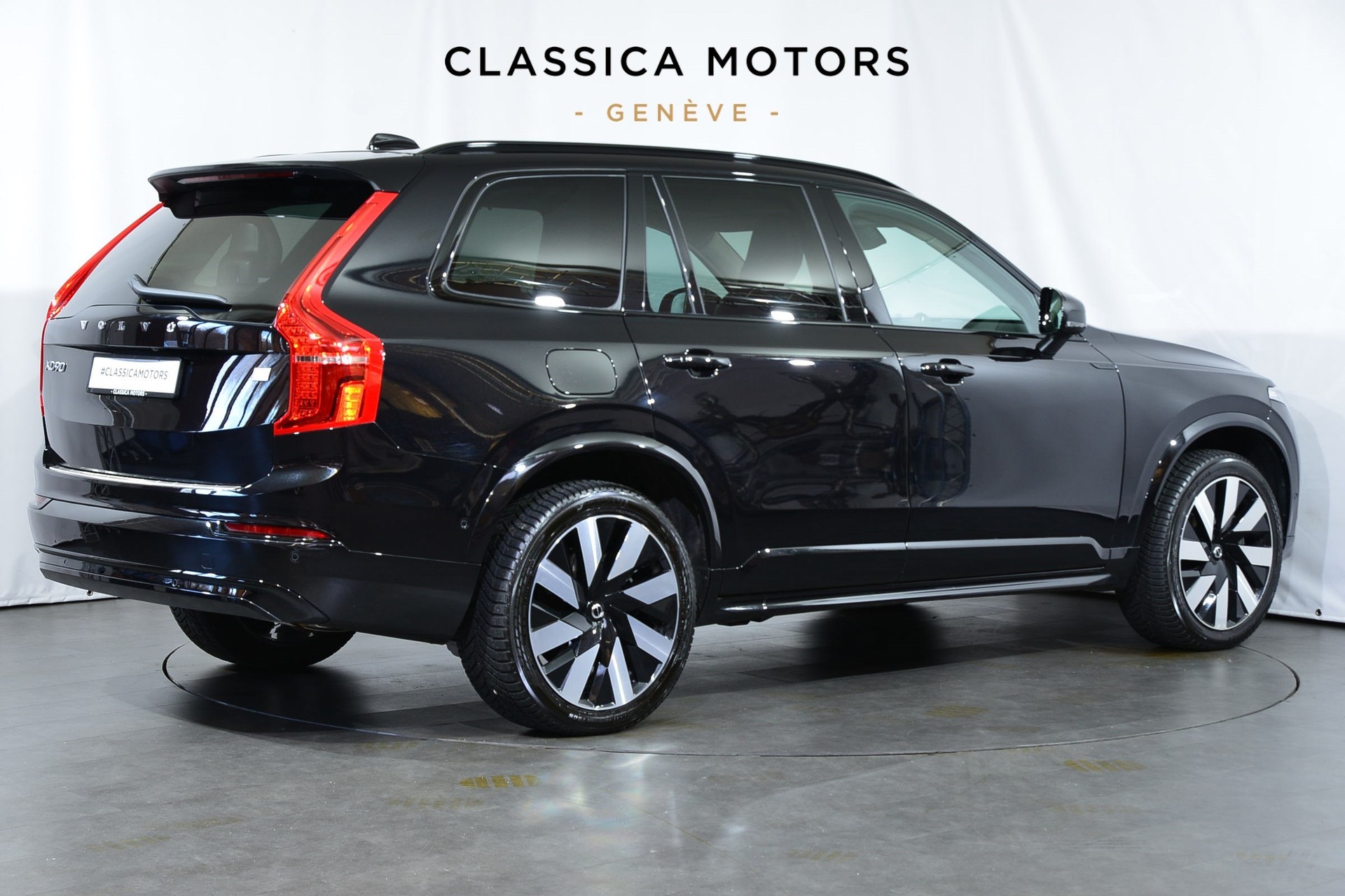 VOLVO XC90 T8 eAWD PluginHybrid Ultimate Dark XCLUSIVE Geartronic-showroom-element-2