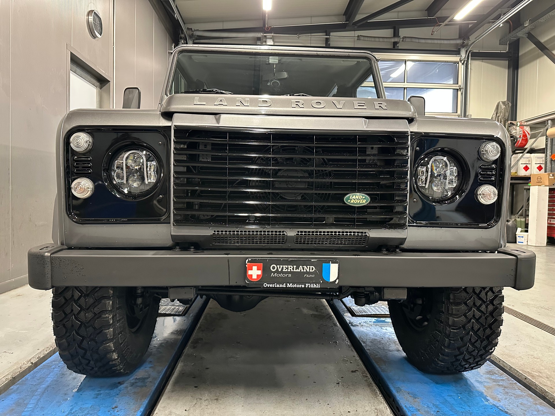LAND ROVER Defender 110 SW 2.4Tdc-image-8